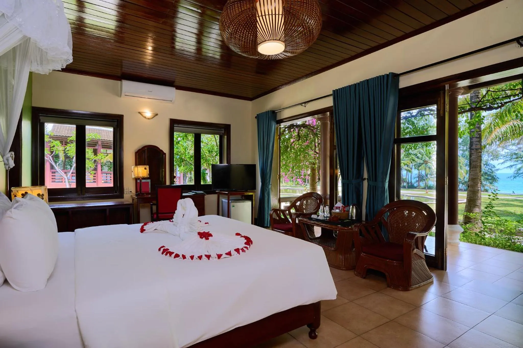 One-Bedroom Villa - Beach Front in Lang Co Beach Resort