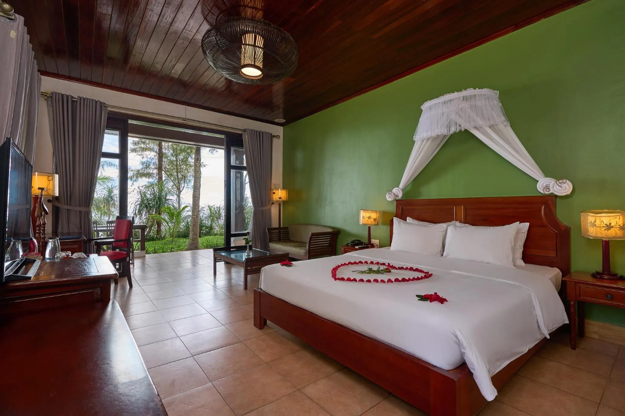 Deluxe Twin Room with Sea View in Lang Co Beach Resort