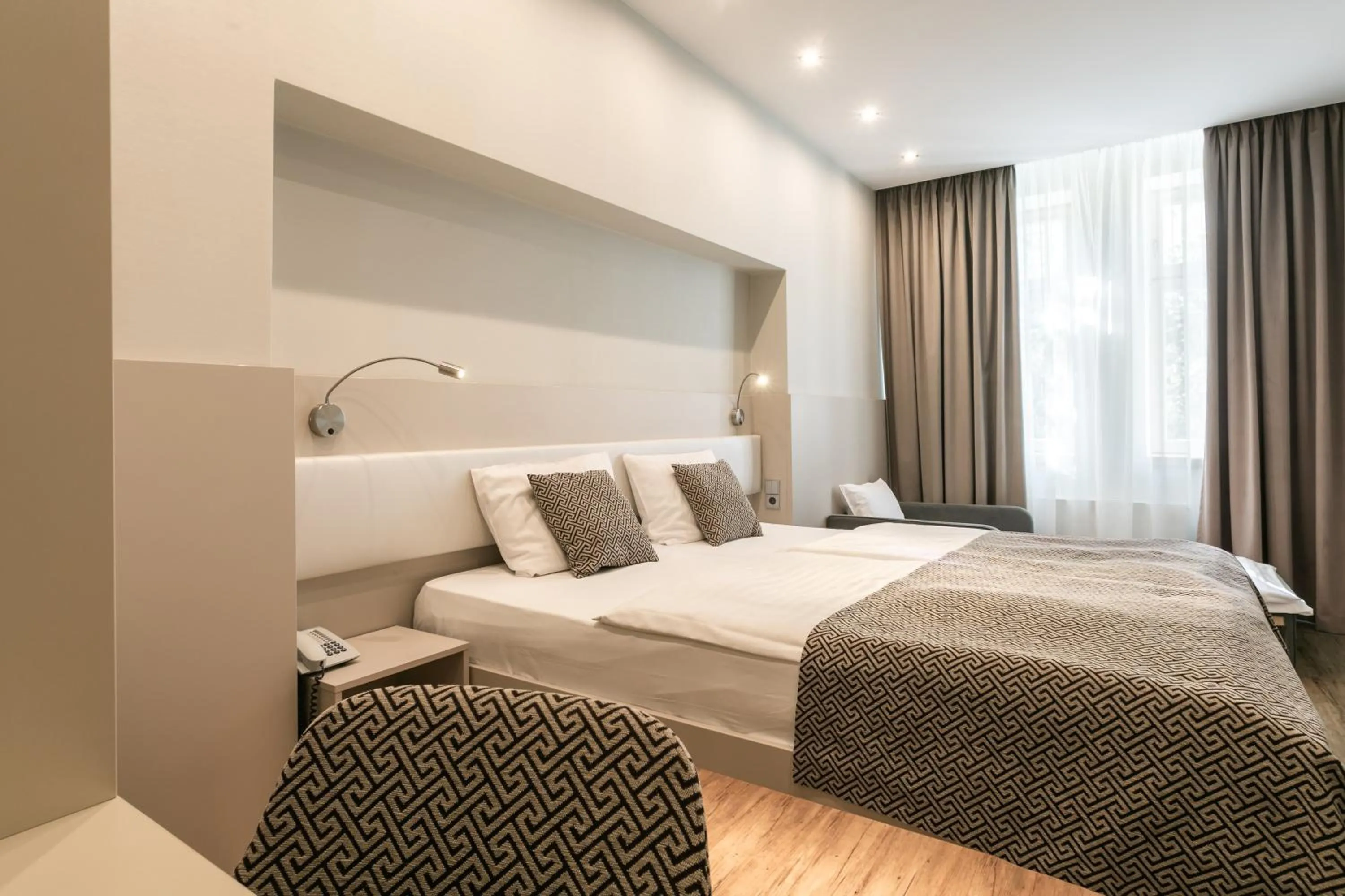 Deluxe Double Room with Extra Bed in Ametyst Hotel Praha