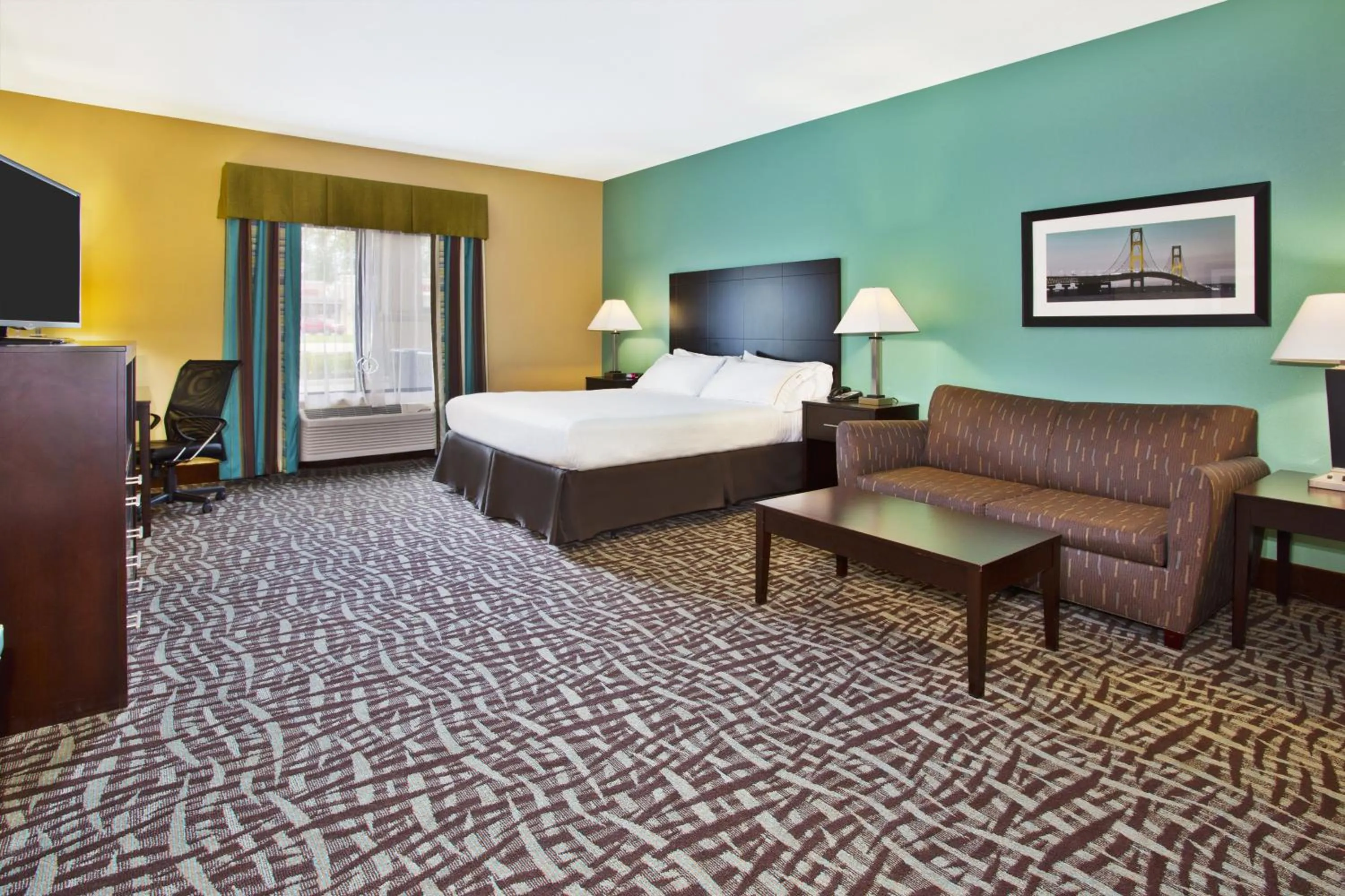 King Room with Sofa Bed - Non-Smoking in Holiday Inn Express Hastings by IHG