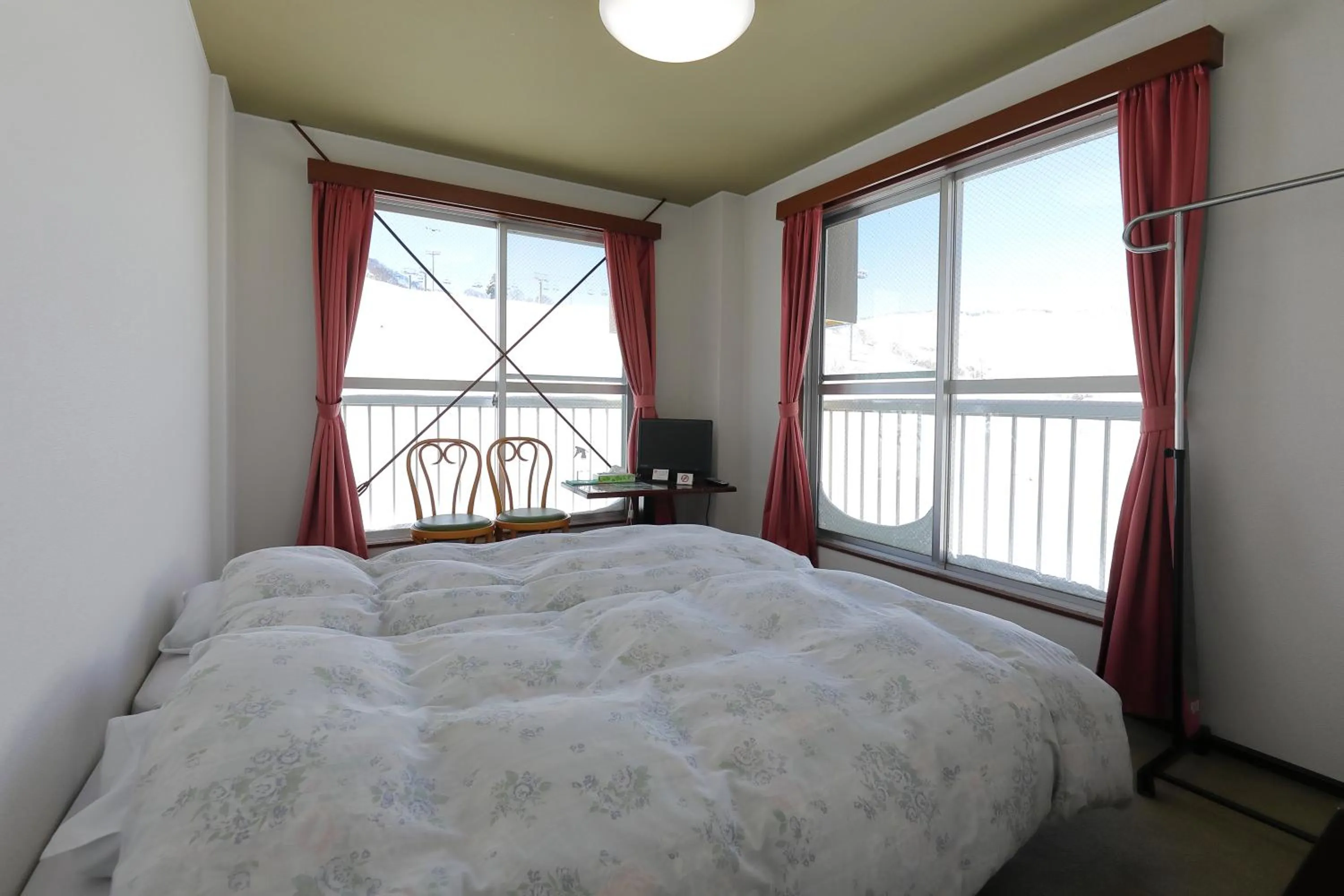 Twin Room with Shared Bathroom in Ishiuchi Ski Center