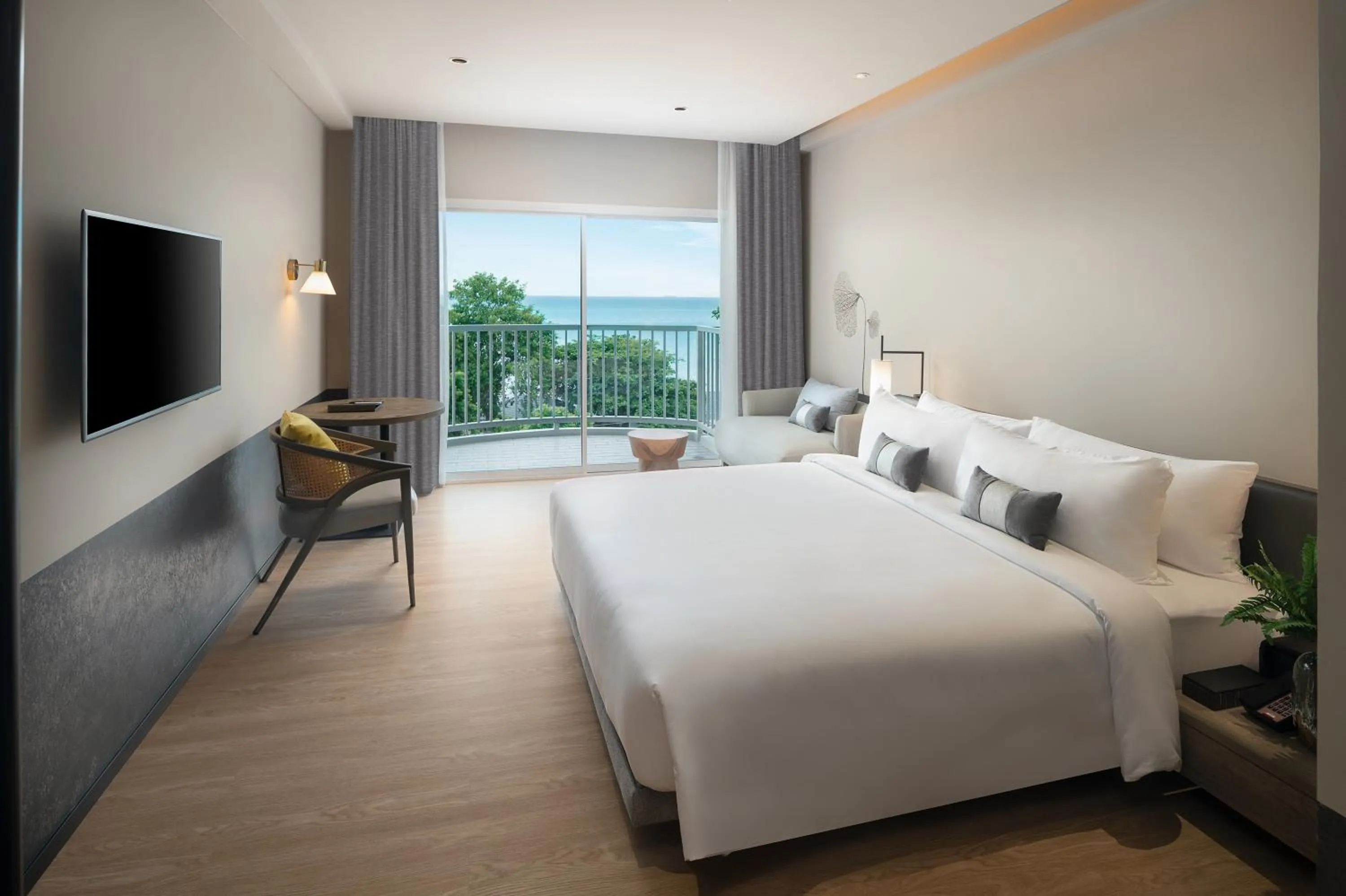 Luxury Ocean View Room (King Bed) in Cross Pattaya Pratamnak