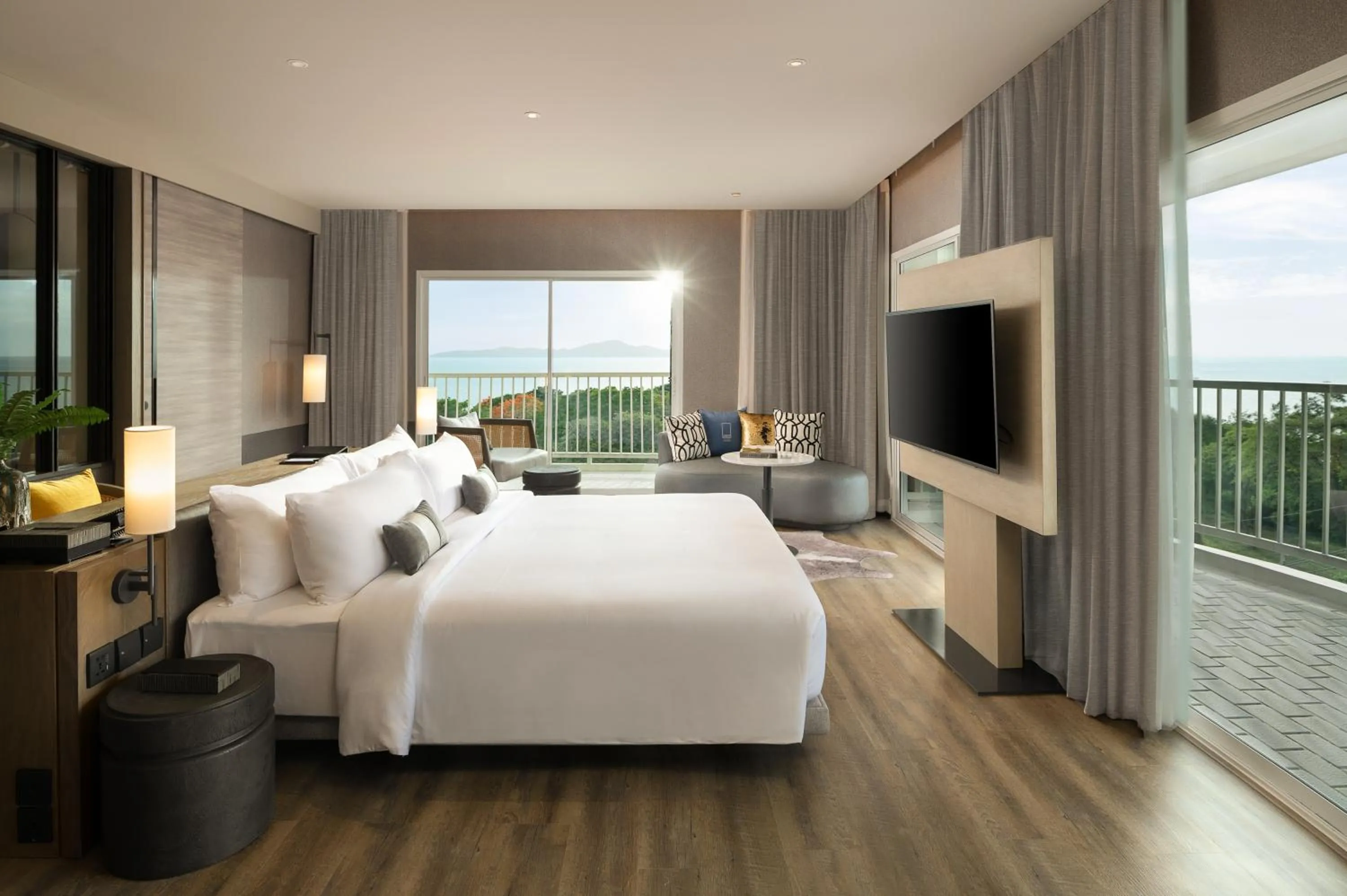 Cross - Elite Executive Ocean Suite in Cross Pattaya Pratamnak