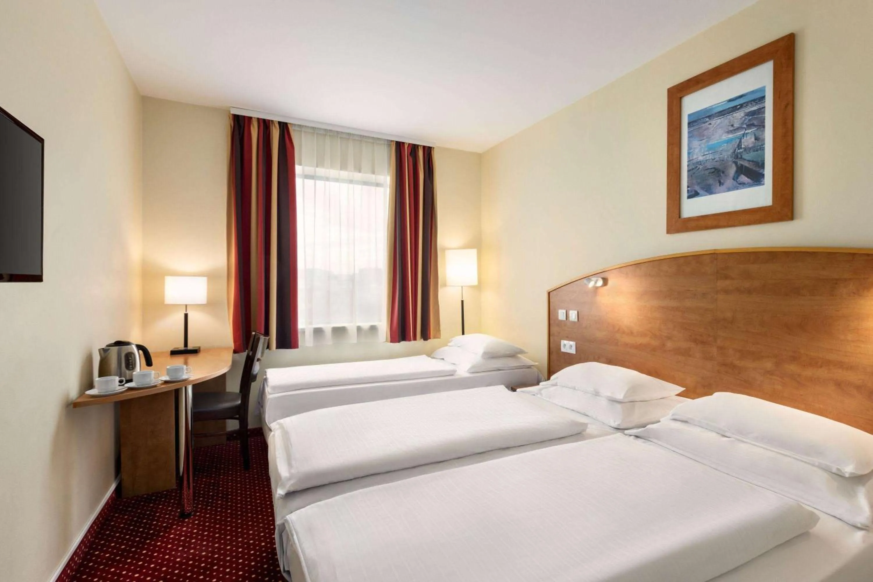 Comfort Plus Twin Room in Amedia Express Prague, Trademark Collection by Wyndham