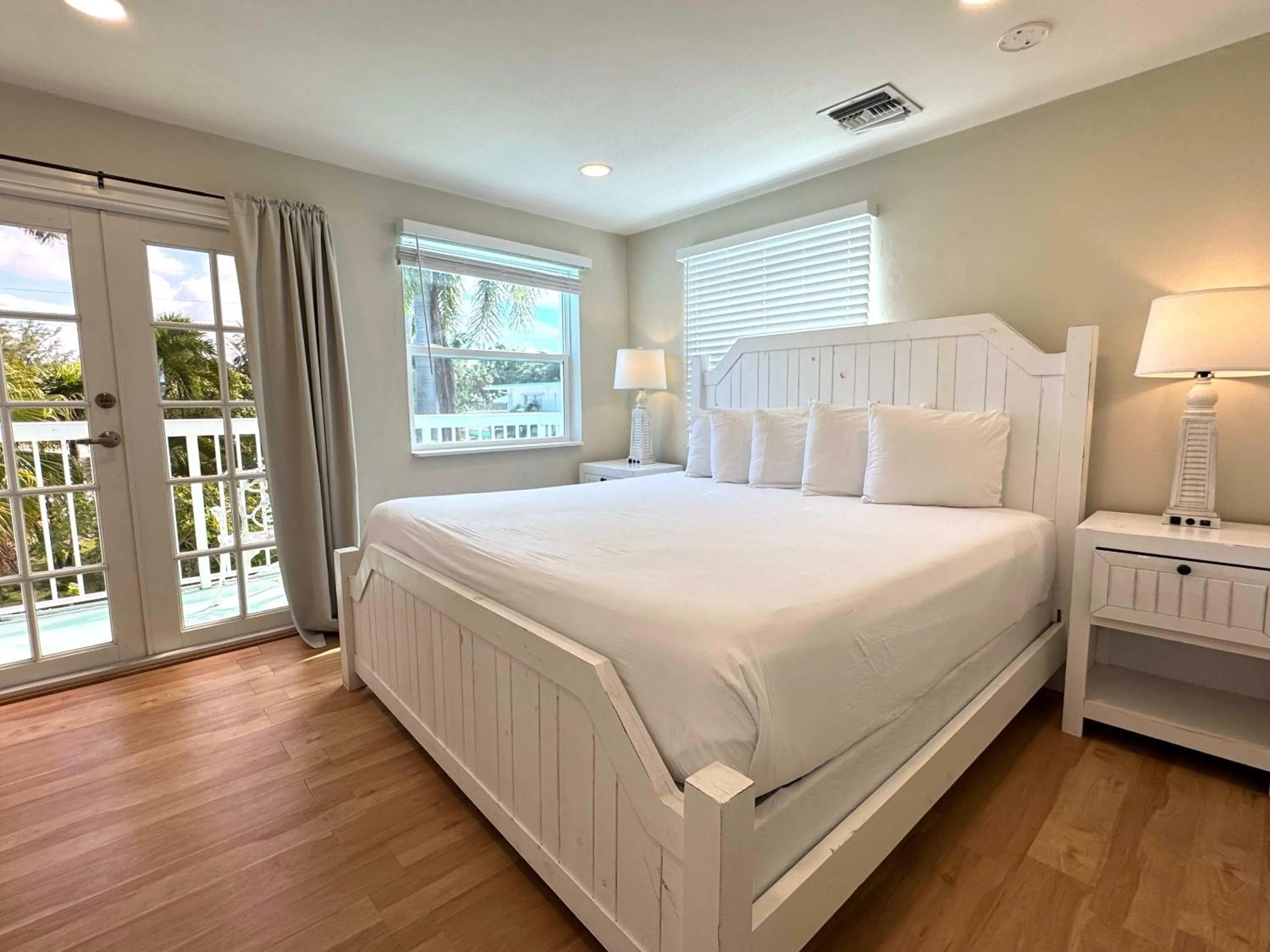 King Suite with Sea View in Gulf View Waterfront Resort