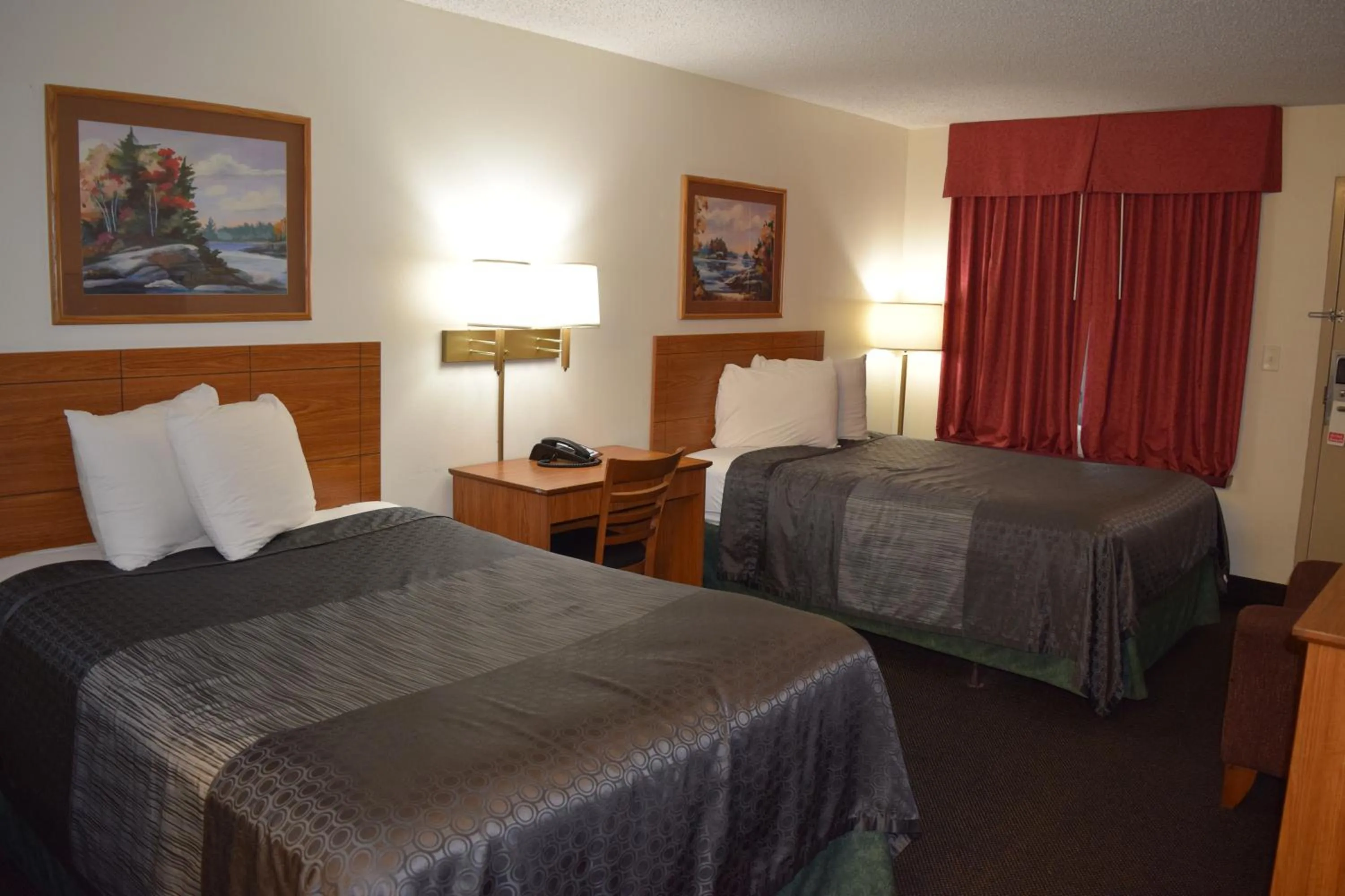 Double Room in Value Inn - Livonia
