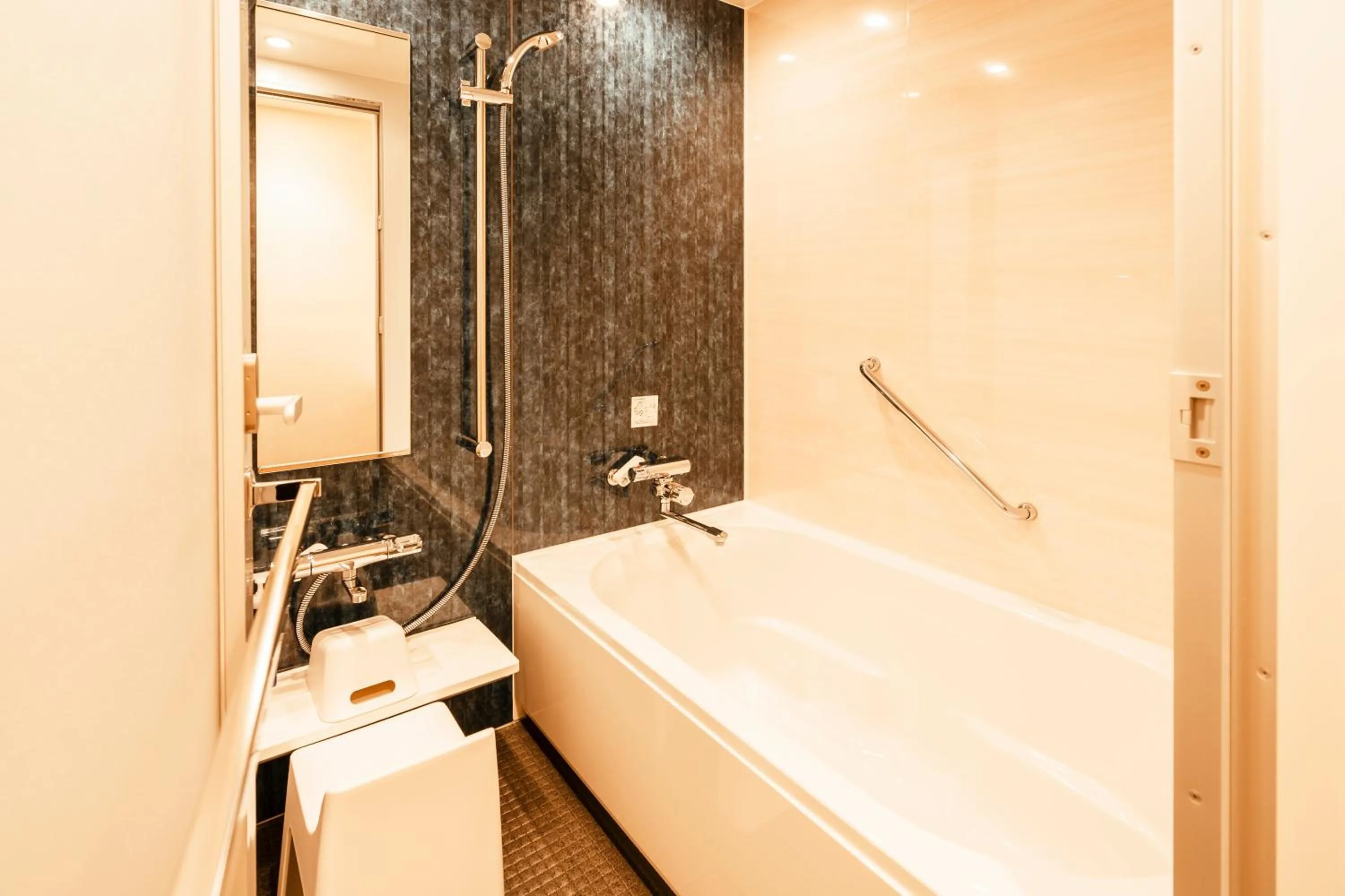 (Skytree View) Junior Delux Twin Room - Corner Room - Non-Smoking in Keisei Richmond Hotel Tokyo Oshiage