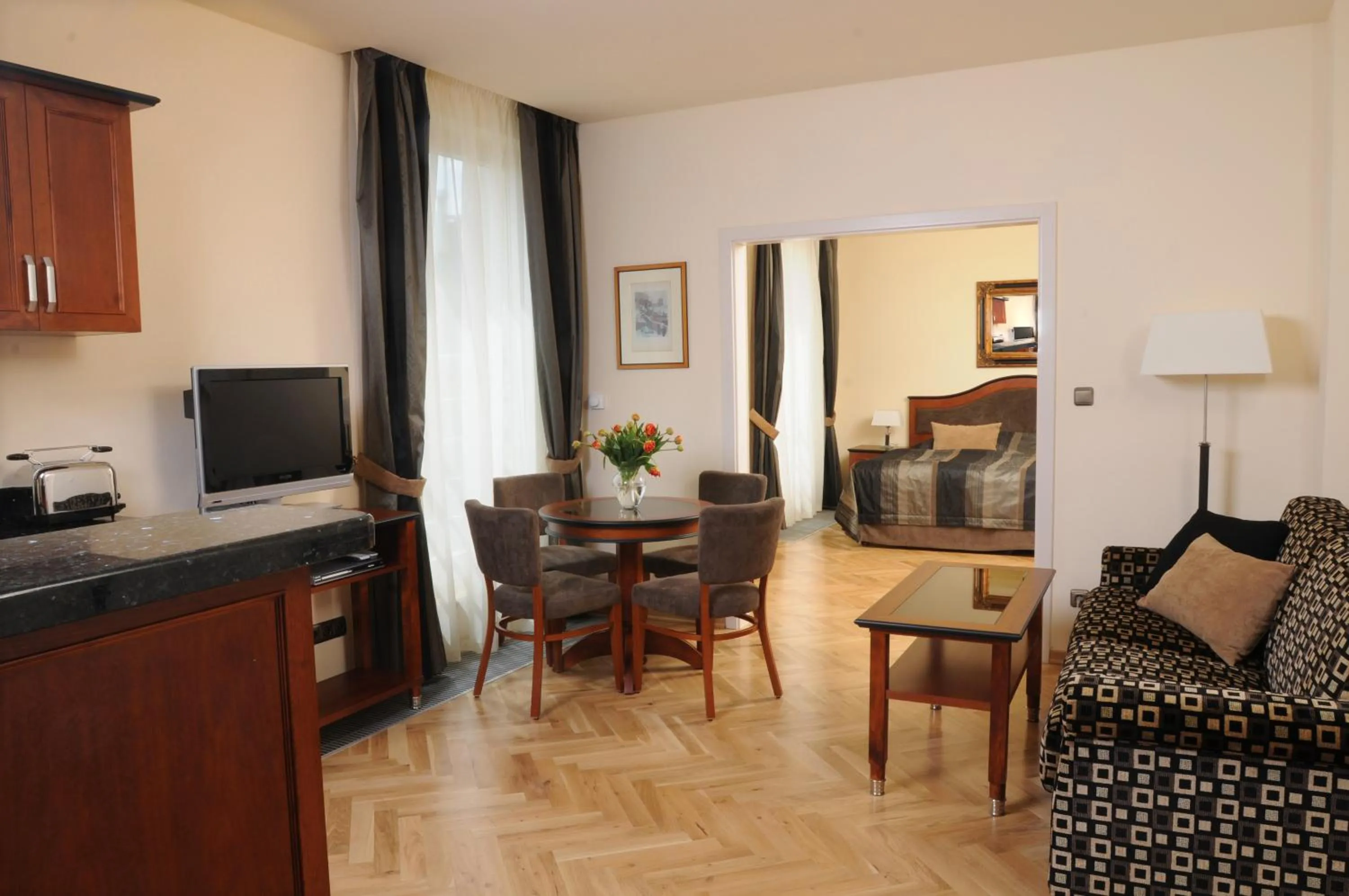 Luxury One-Bedroom Apartment in Elysee Hotel