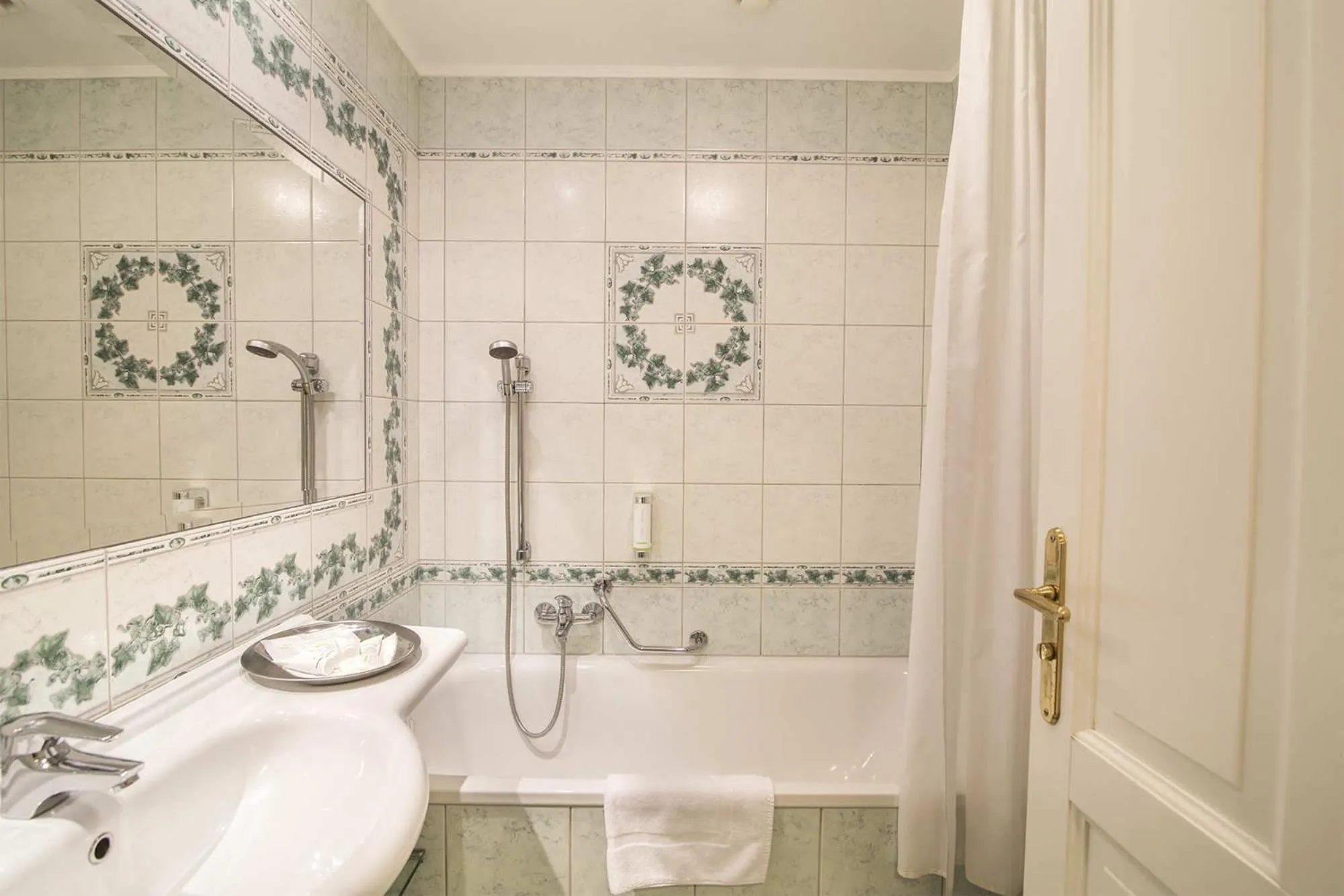 Economy Twin Room in Karlsbad Grande Madonna