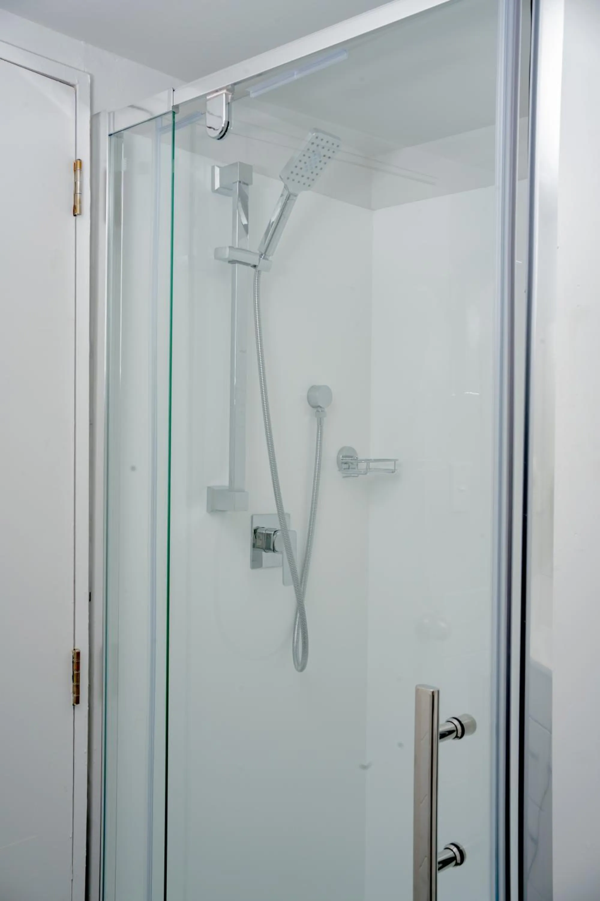 Studio Queen Room in Samhil Motor Lodge