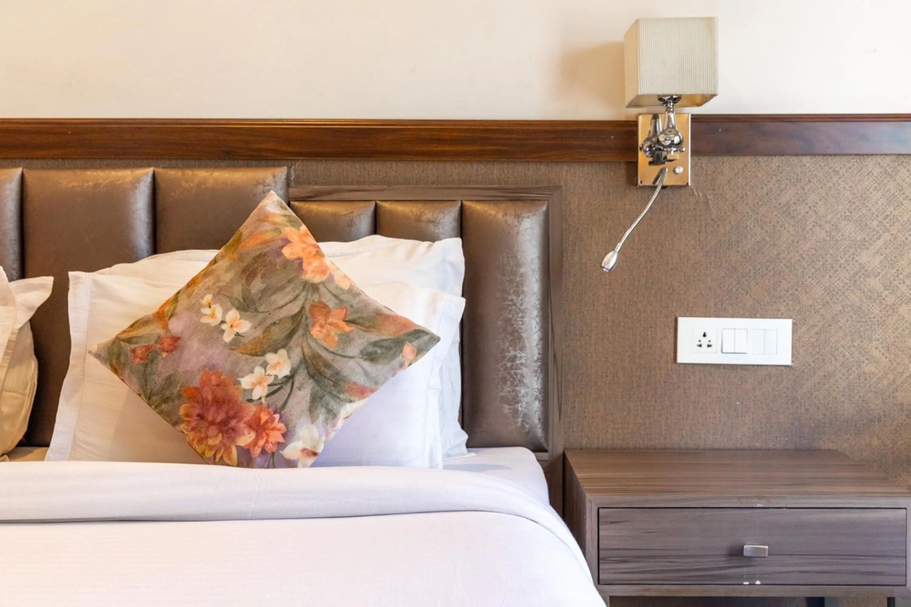 Deluxe Double or Twin Room with Balcony - single occupancy in Hotel Alaya