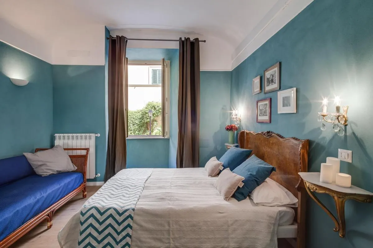 Deluxe Double Room with Extra Bed in femasuites