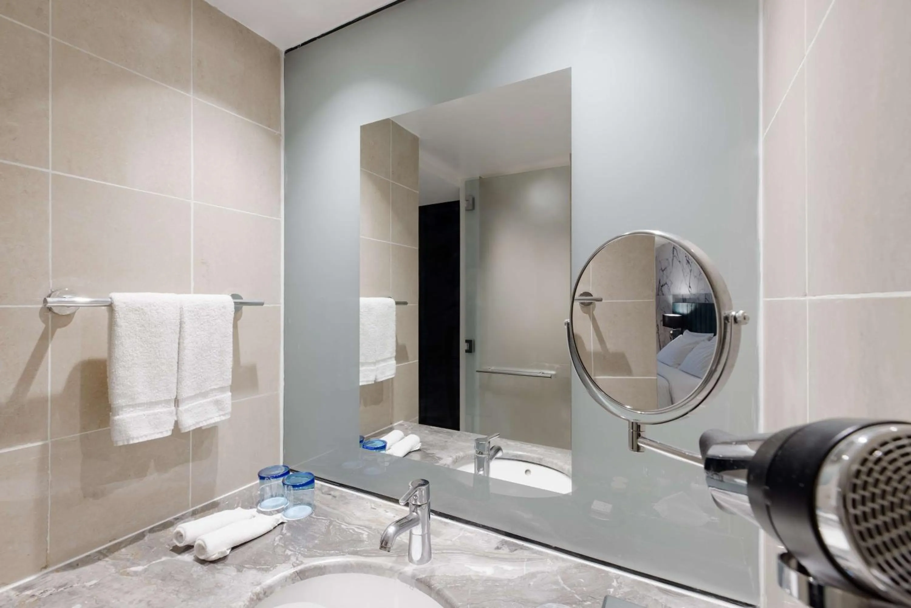 Premium Room with City View and Lounge Access in Radisson Blu Anchorage Hotel