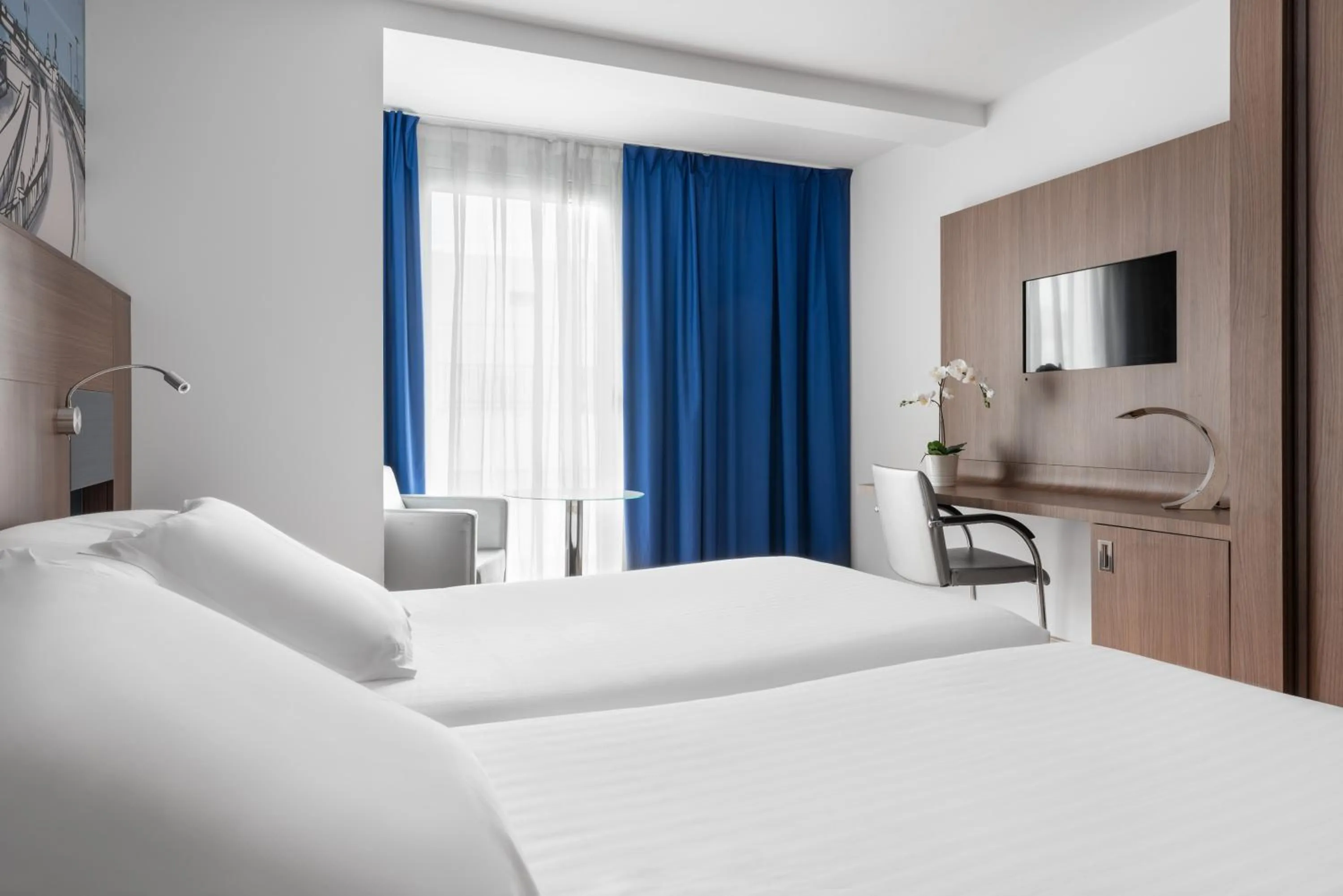 Superior Twin Room with Extra Bed in Eurostars Blue Coruña