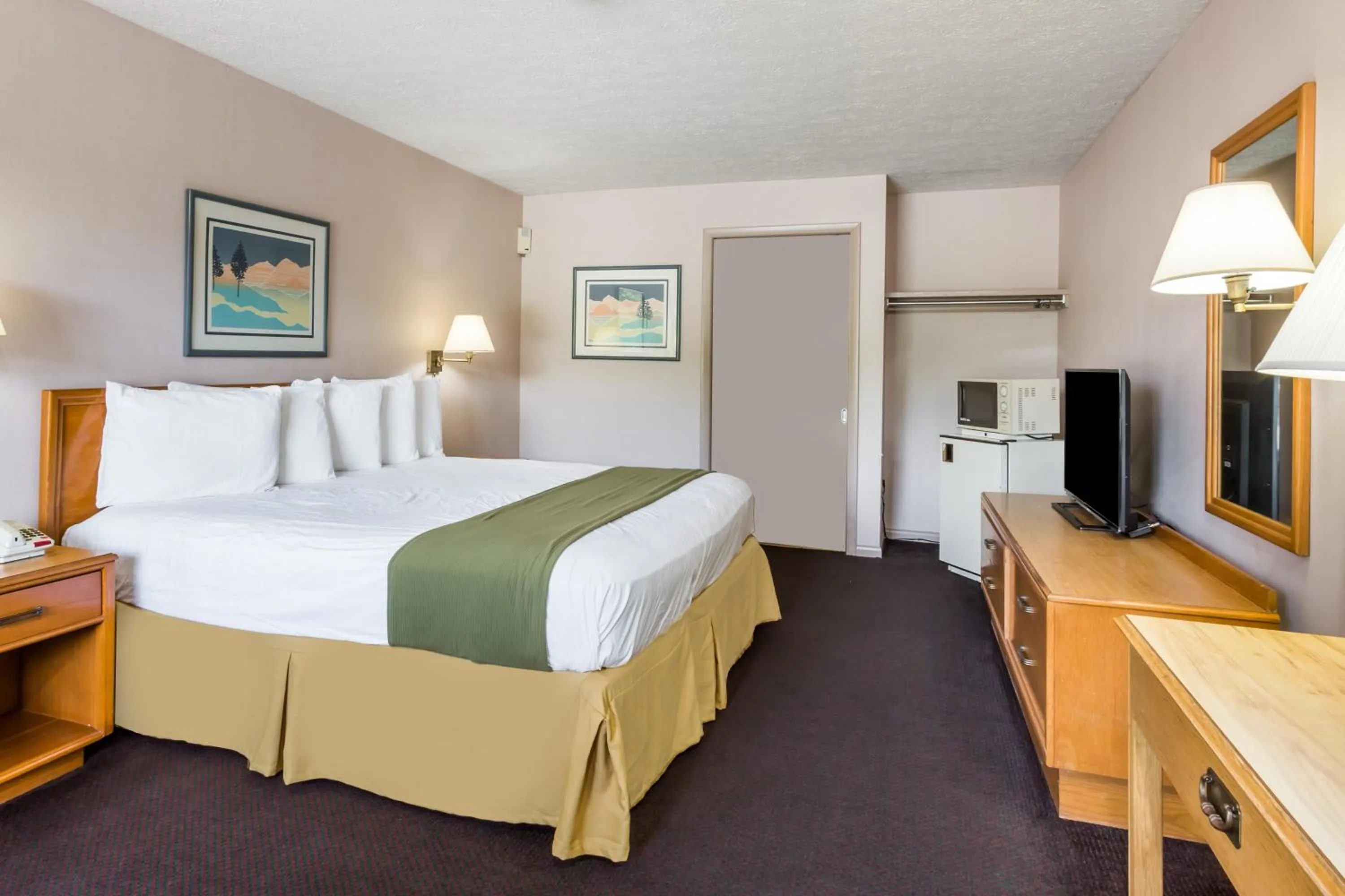 King Room - Disability Access in Days Inn by Wyndham Bedford