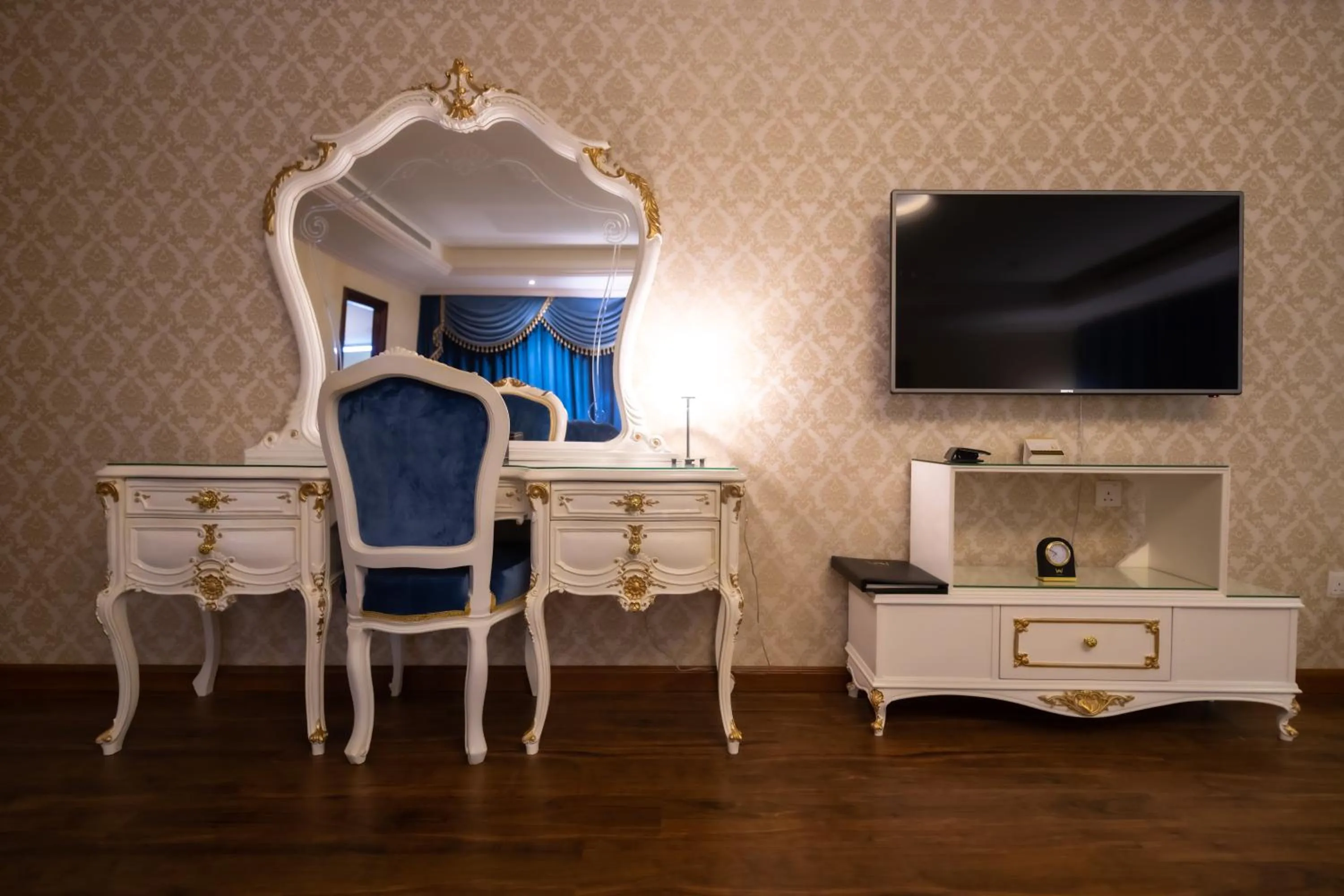 WA Club King Suite with Jacuzzi  in WA Hotel