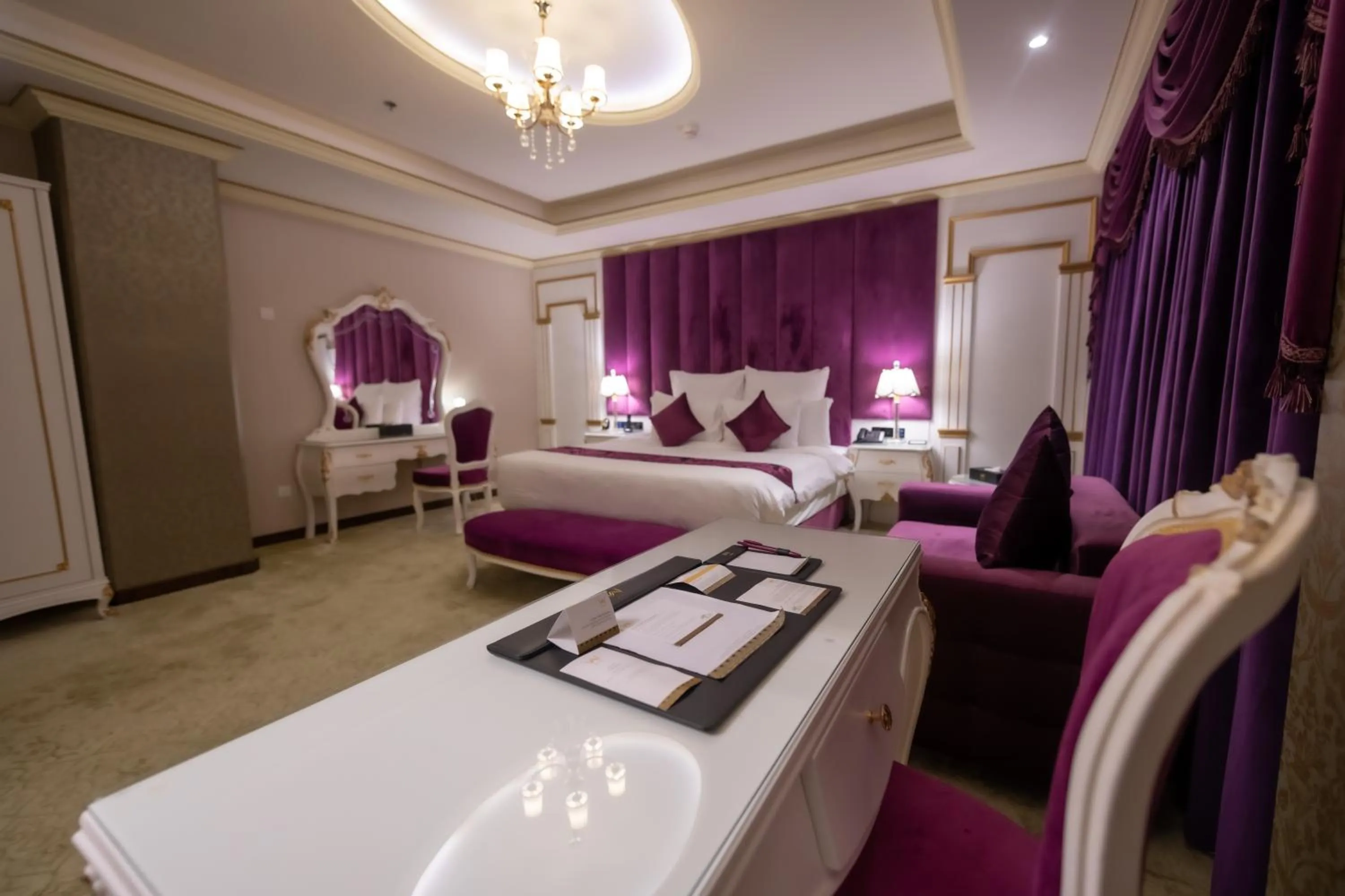 Deluxe King Room in WA Hotel