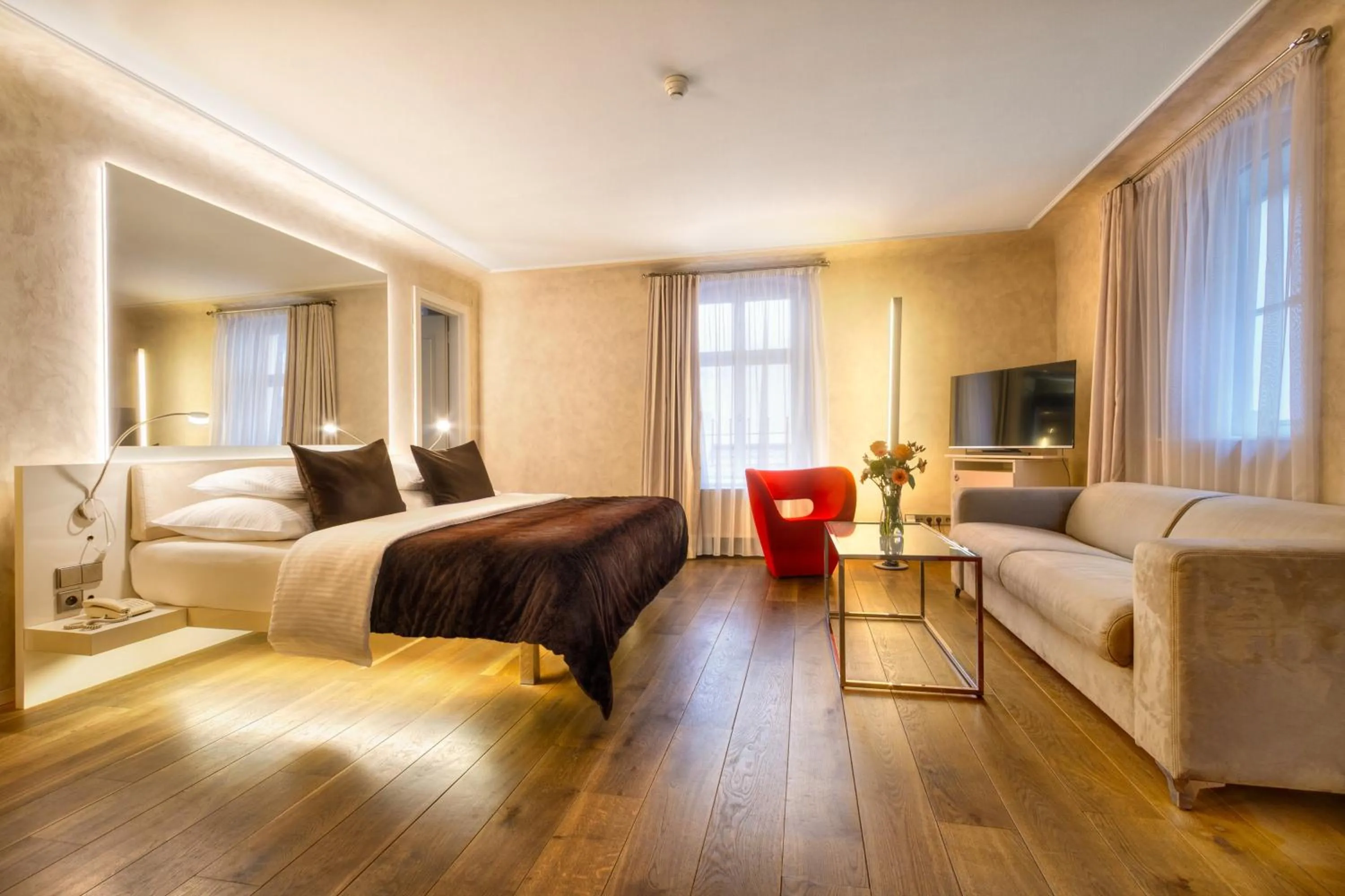 Junior Suite in Three Storks