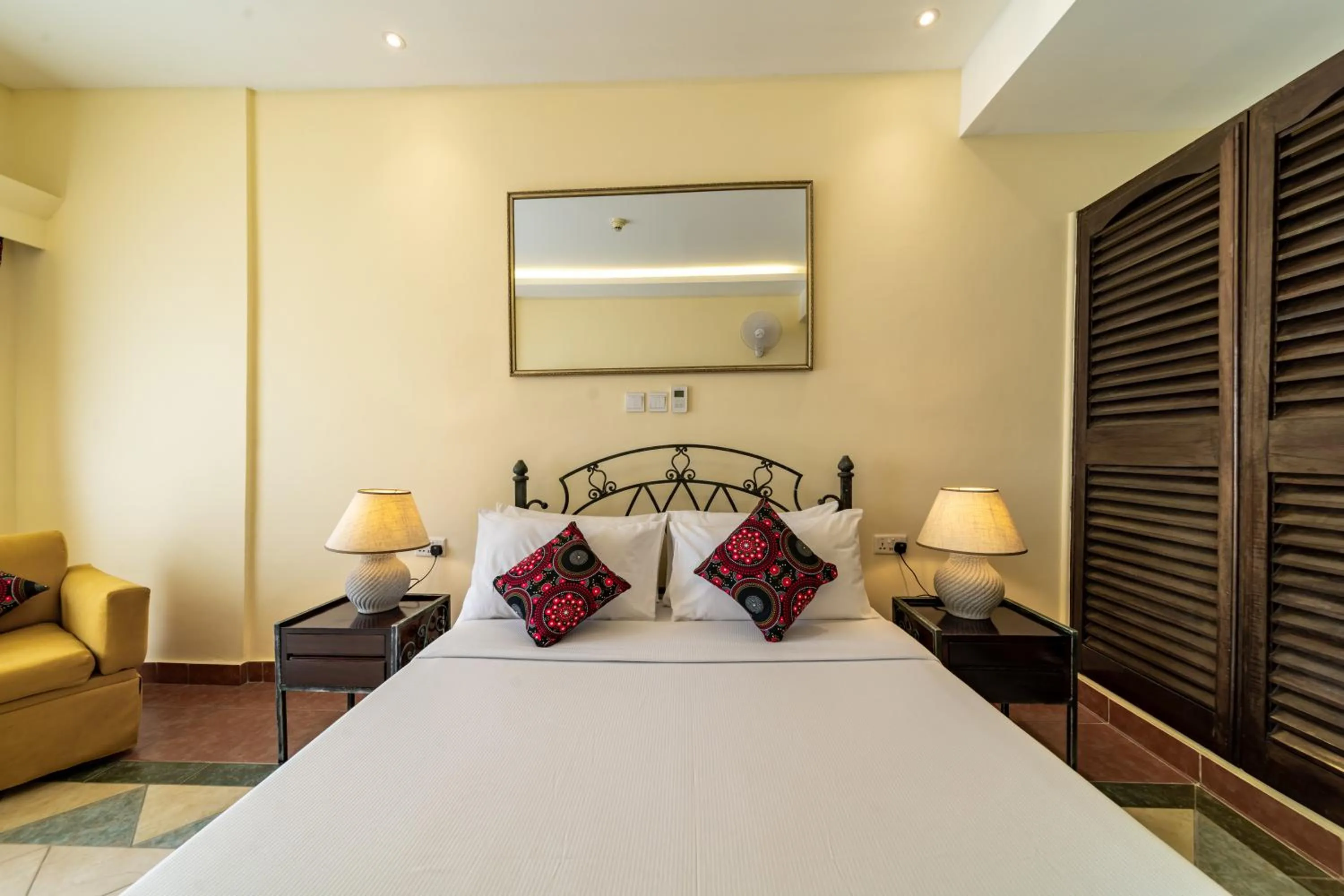 Standard Twin Room in Sentrim Castle Royal Hotel