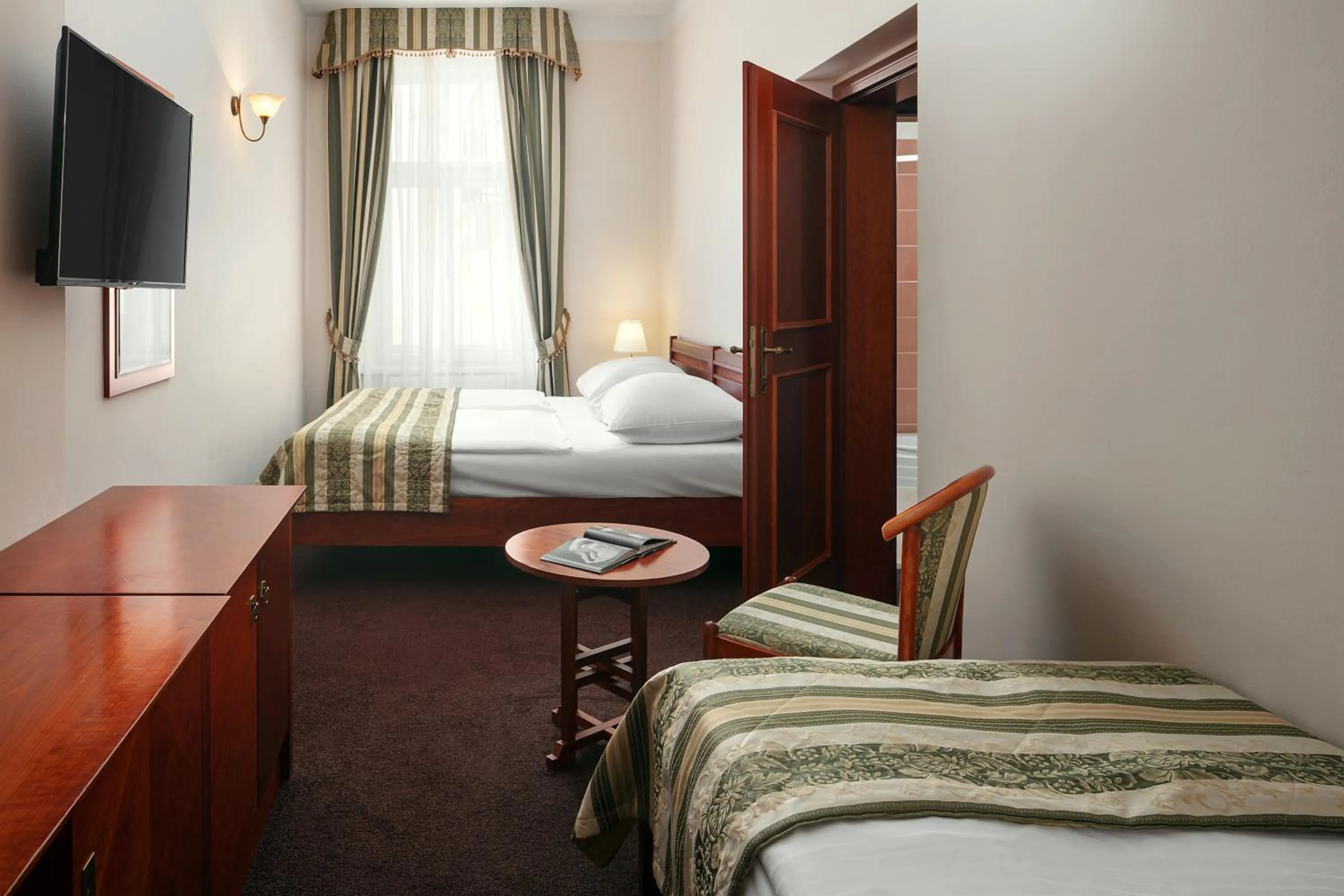 Double Room with Extra Bed in Amigo City Centre