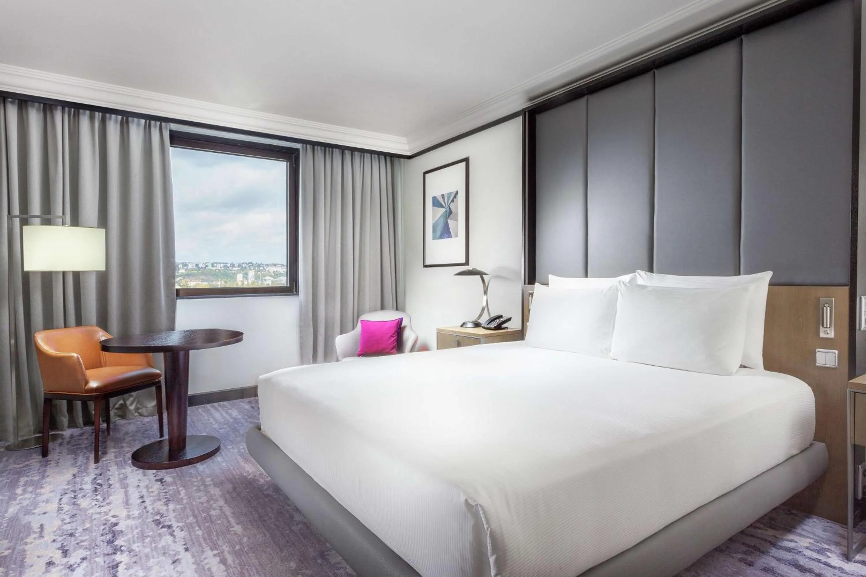 King Guest Room in Hilton Prague Hotel