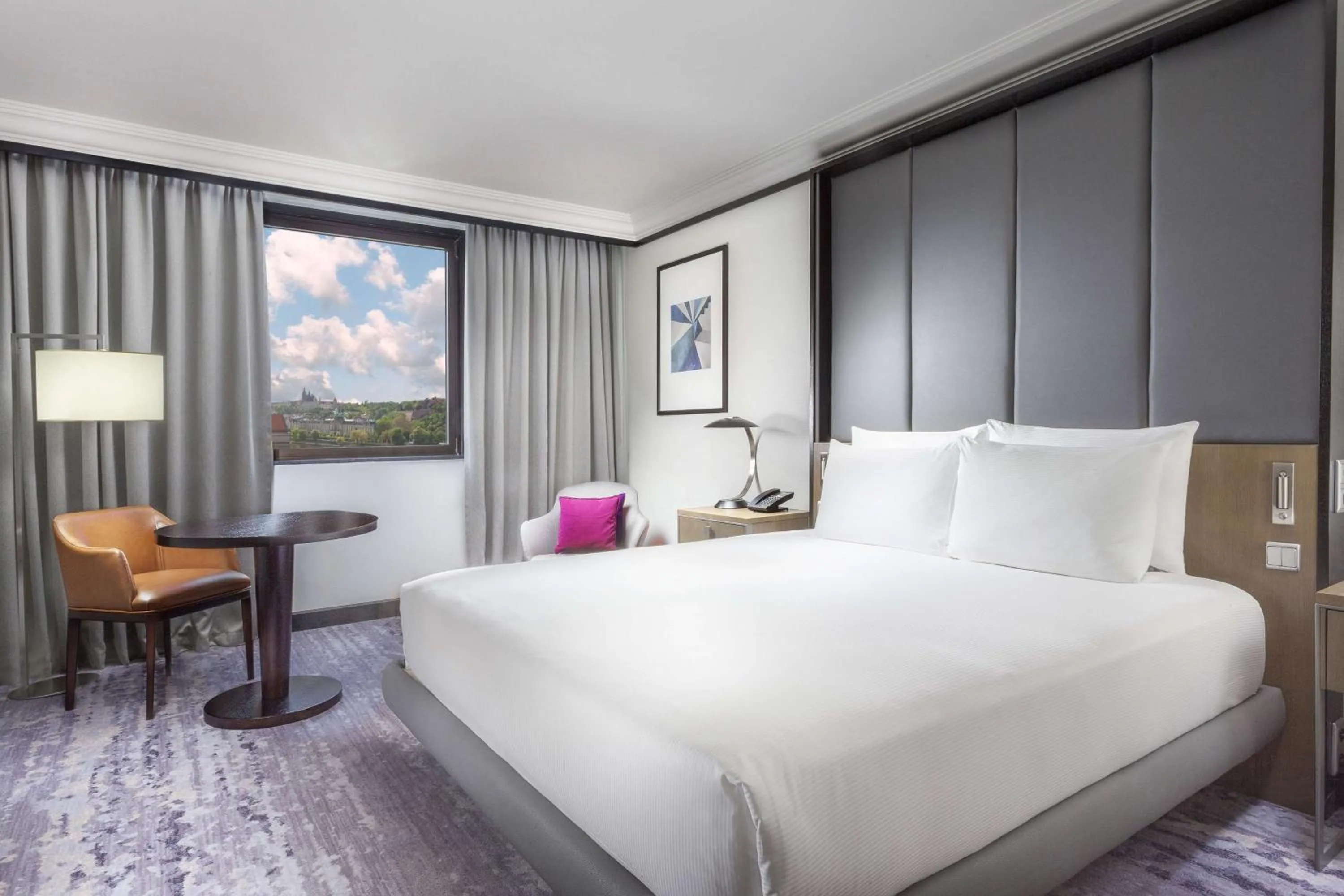 Deluxe King Room with River View in Hilton Prague Hotel