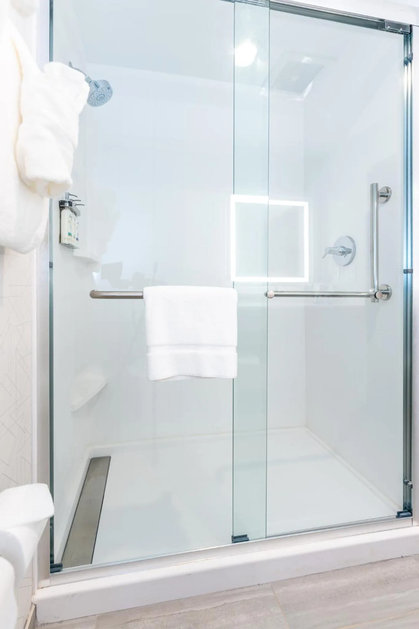 Queen Suite with Two Queen Beds in Holiday Inn Express & Suites Charlottesville by IHG