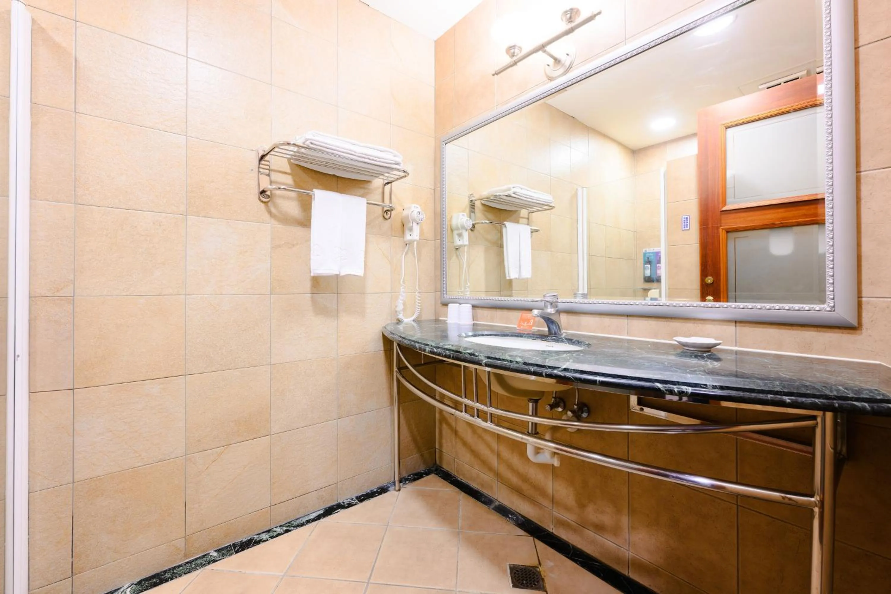 Deluxe Double Room in Wei-Yat Grand Hotel