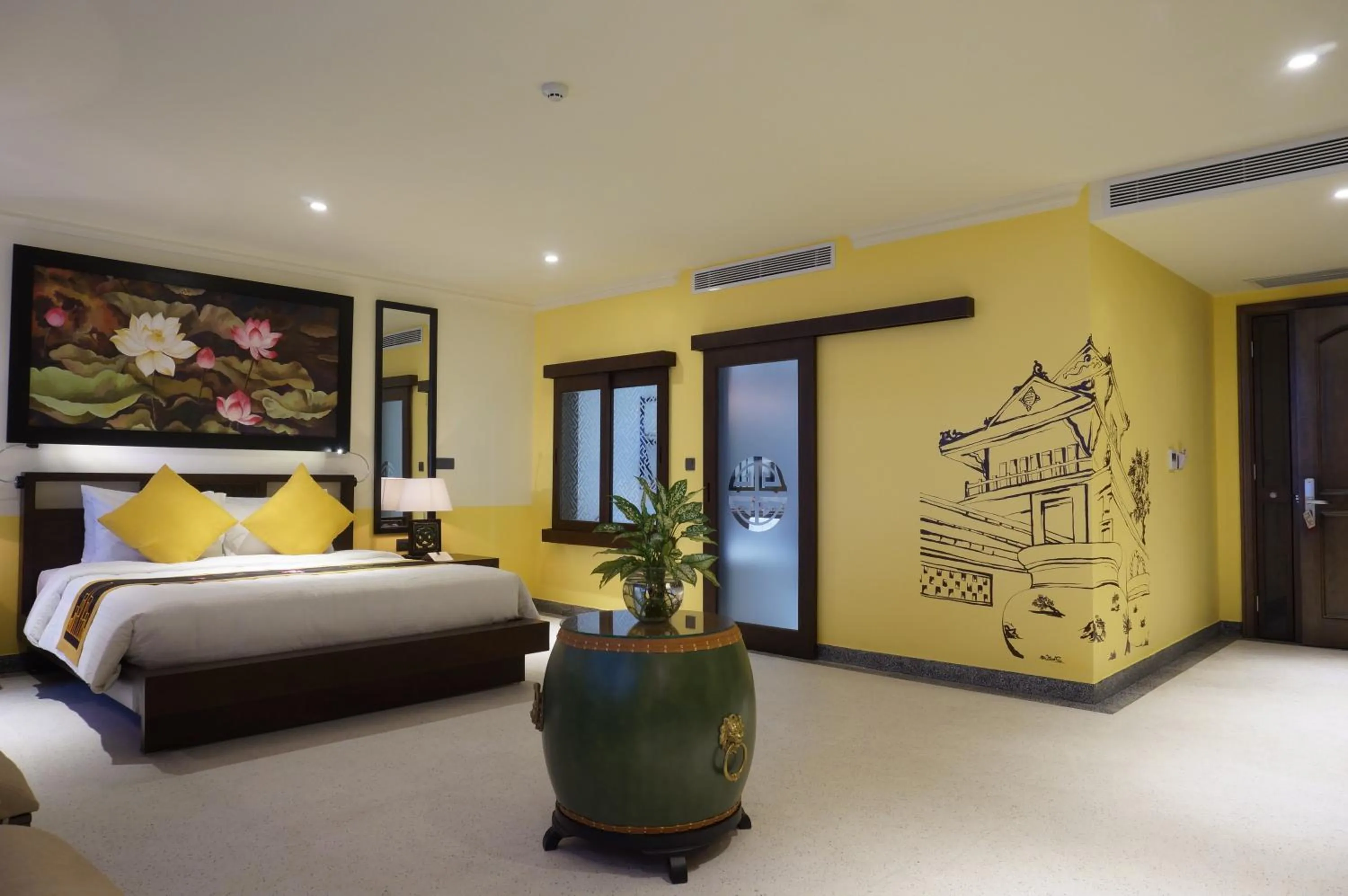 Deluxe Double Room with Balcony in Villa Hue Hotel