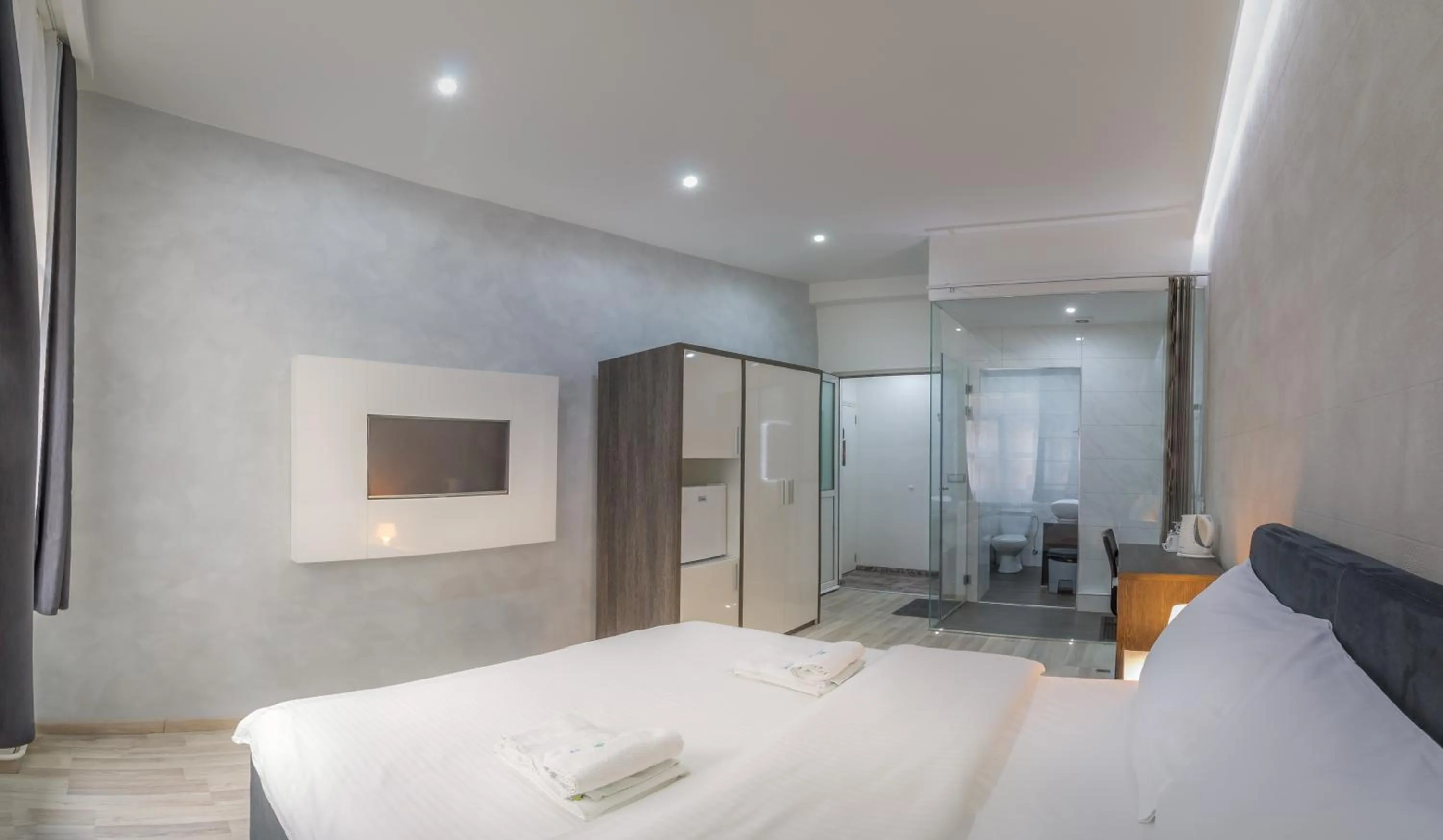 Comfort Double Room in Central Park Residence