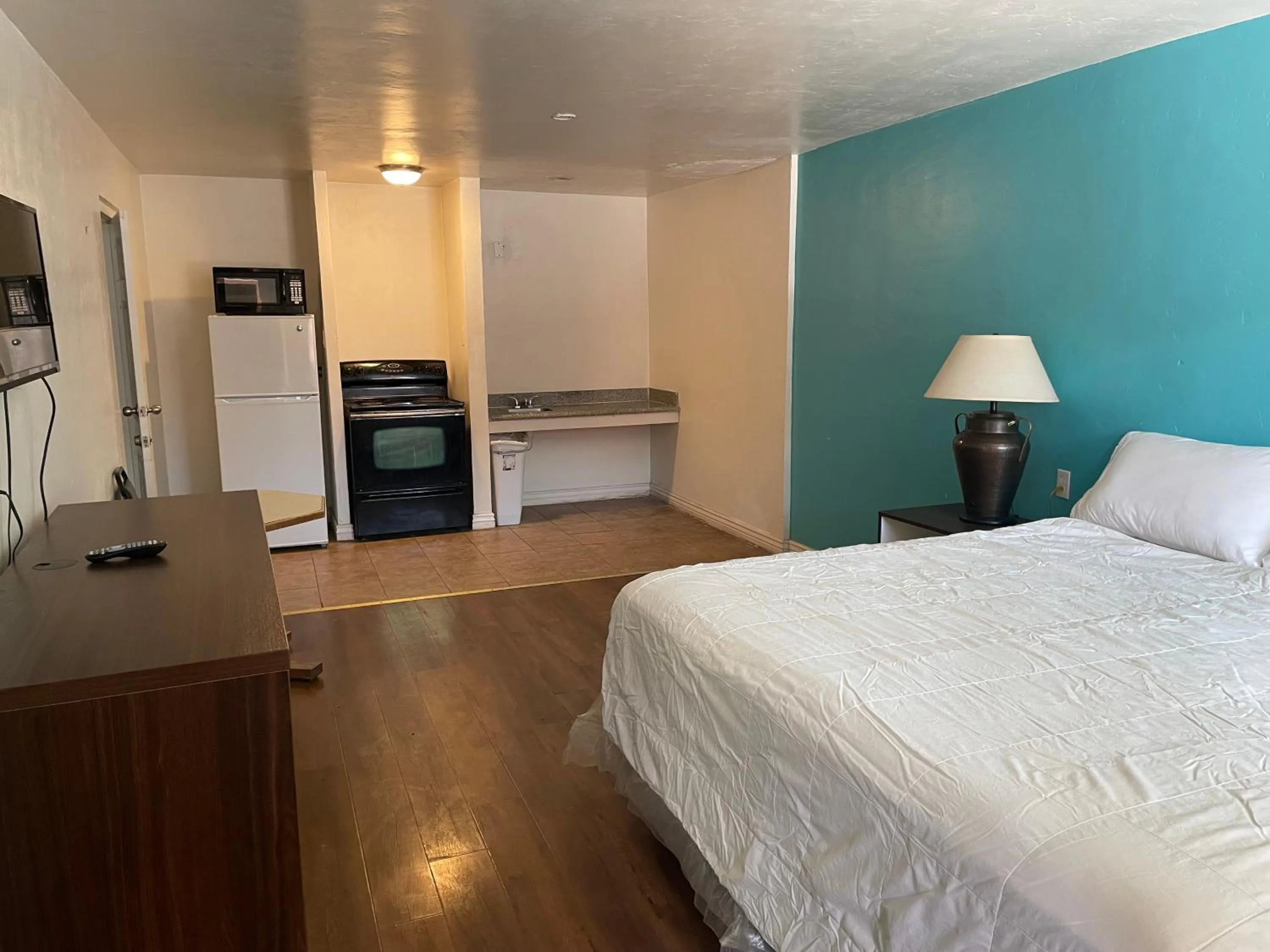 Two-Bedroom Apartment in B&J HOTEL AND APARTMENTS
