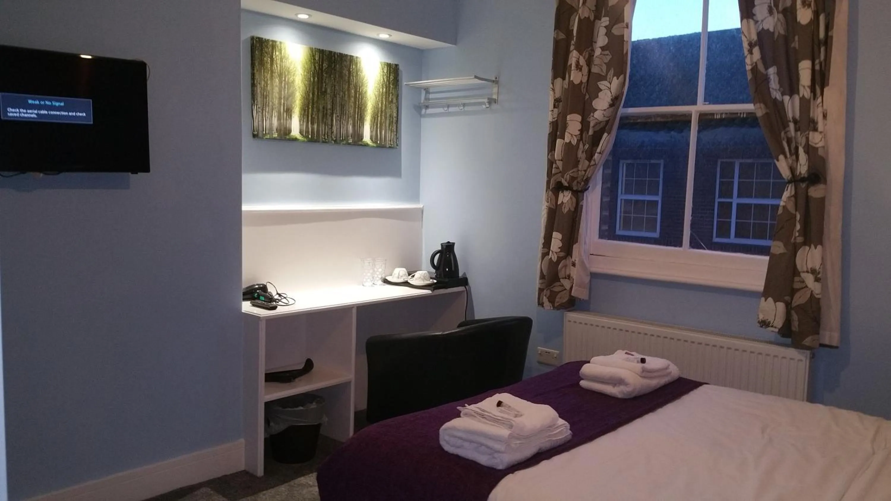 Double Room with Private Bathroom in Ali Inn Oxford