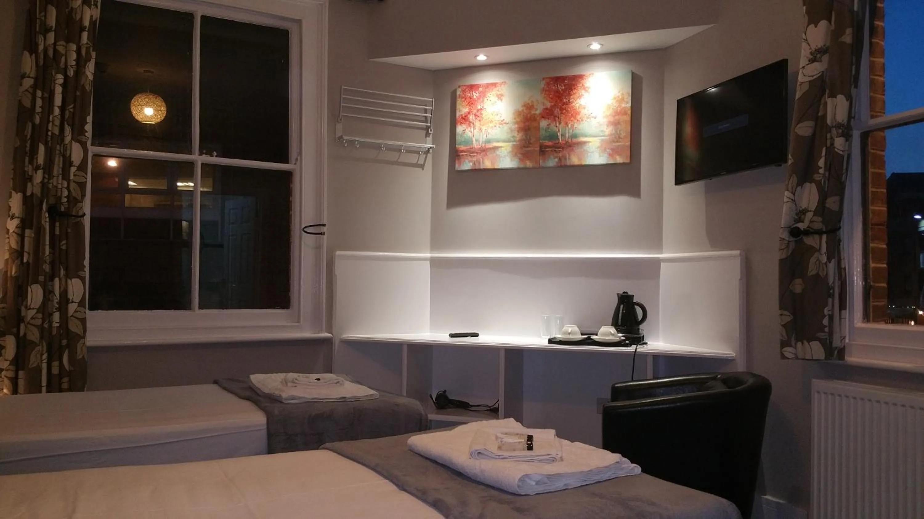 Twin Room with Private Bathroom in Ali Inn Oxford