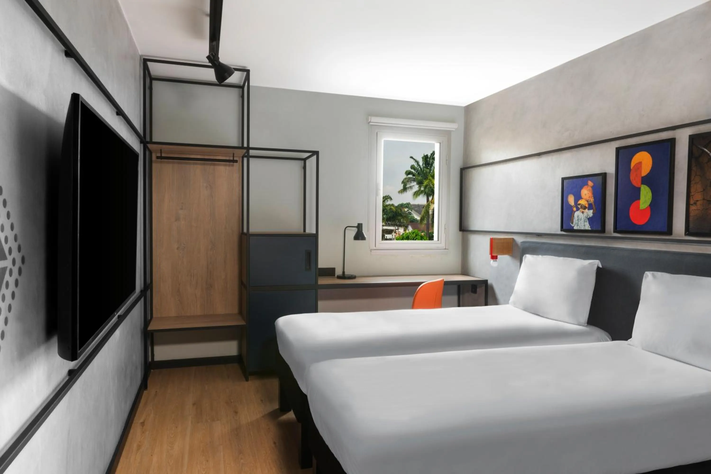Standard Twin Room in Ibis Styles Abidjan Plateau