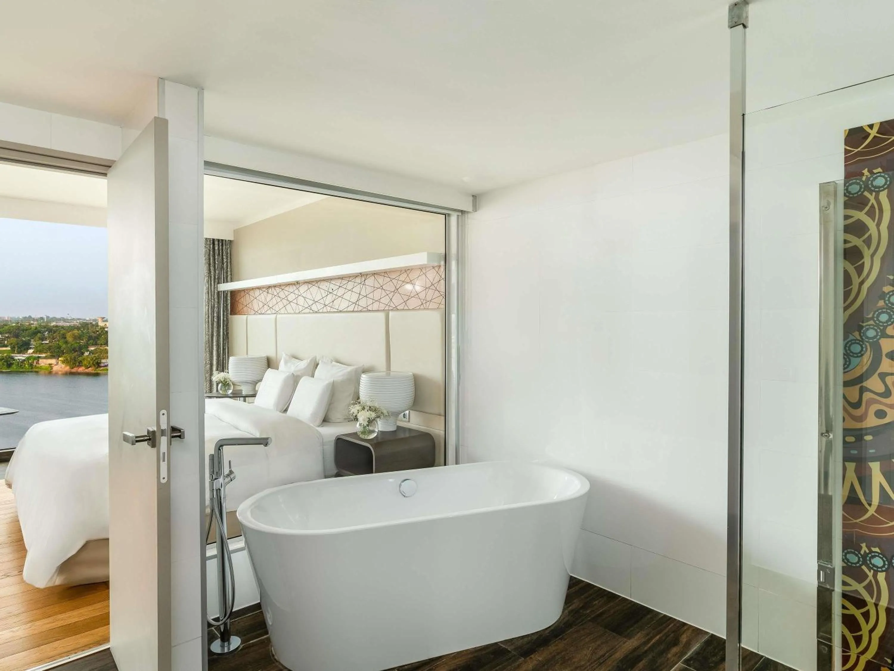 Superior King Room with City View in Pullman Abidjan