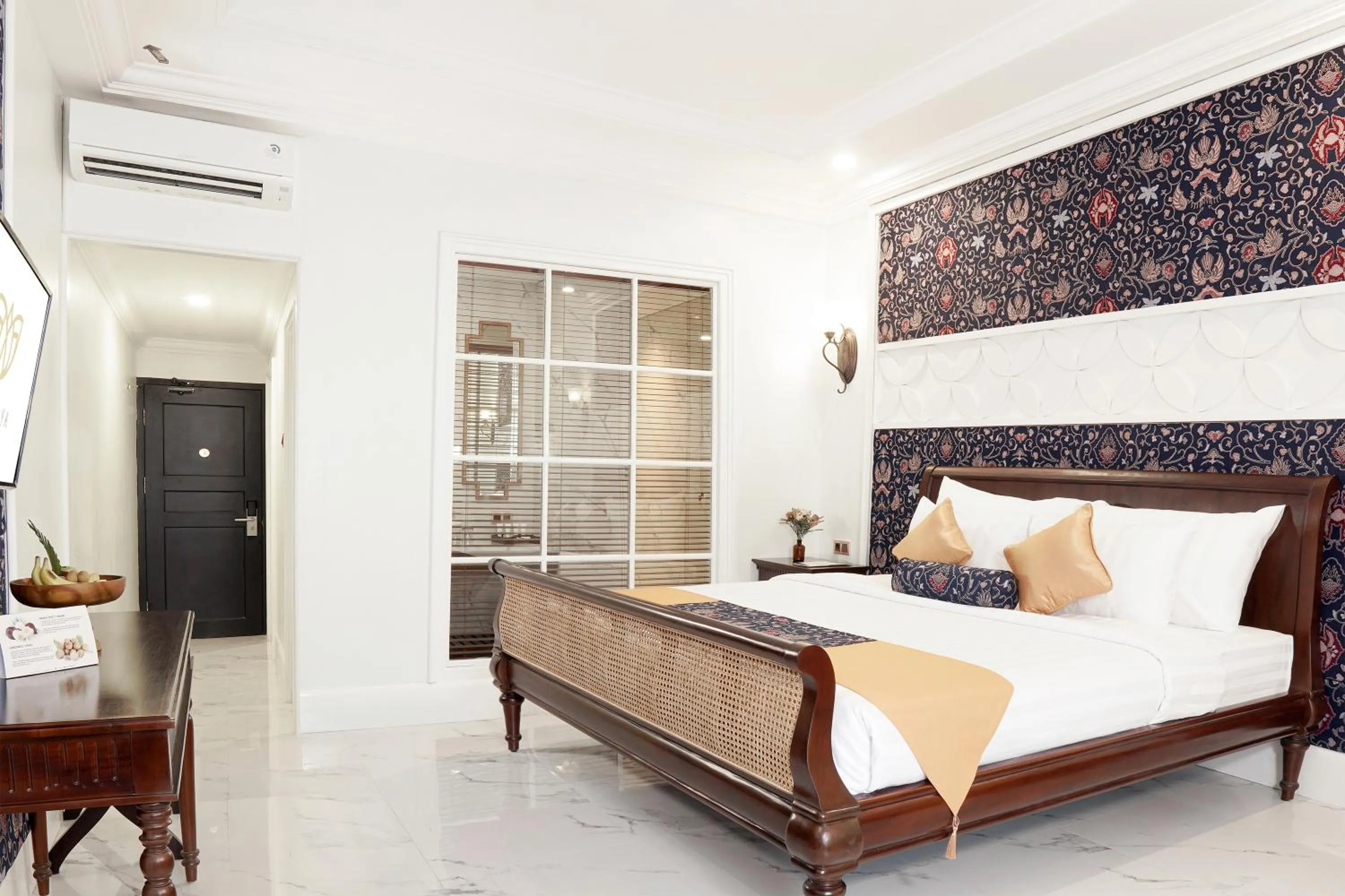 Deluxe Double Room in MAHALAYA The Legacy Hotel