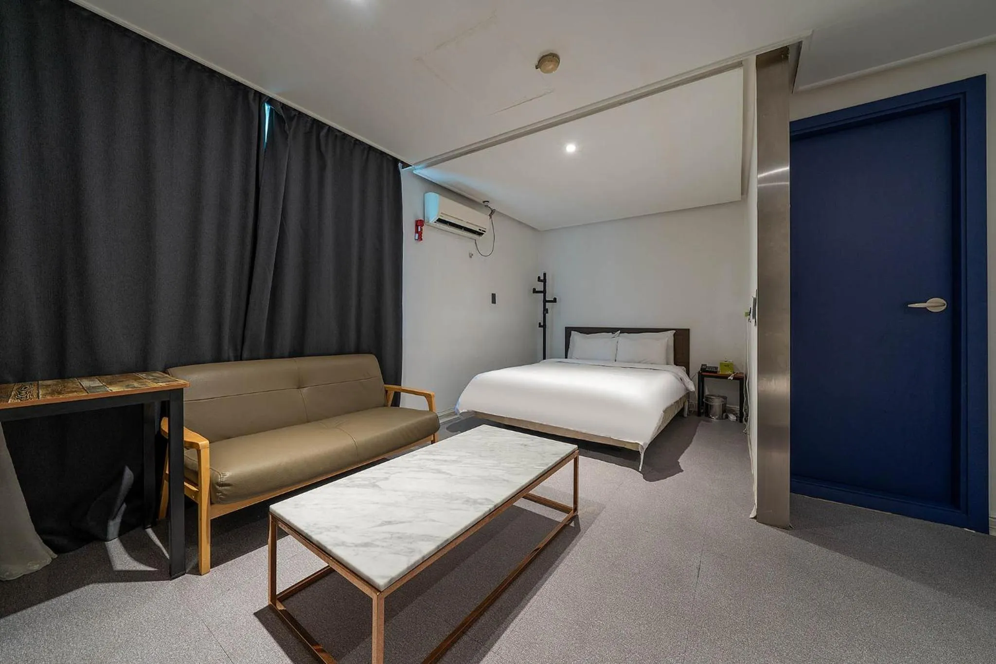 Deluxe Twin Room in Pacific7 Hotel