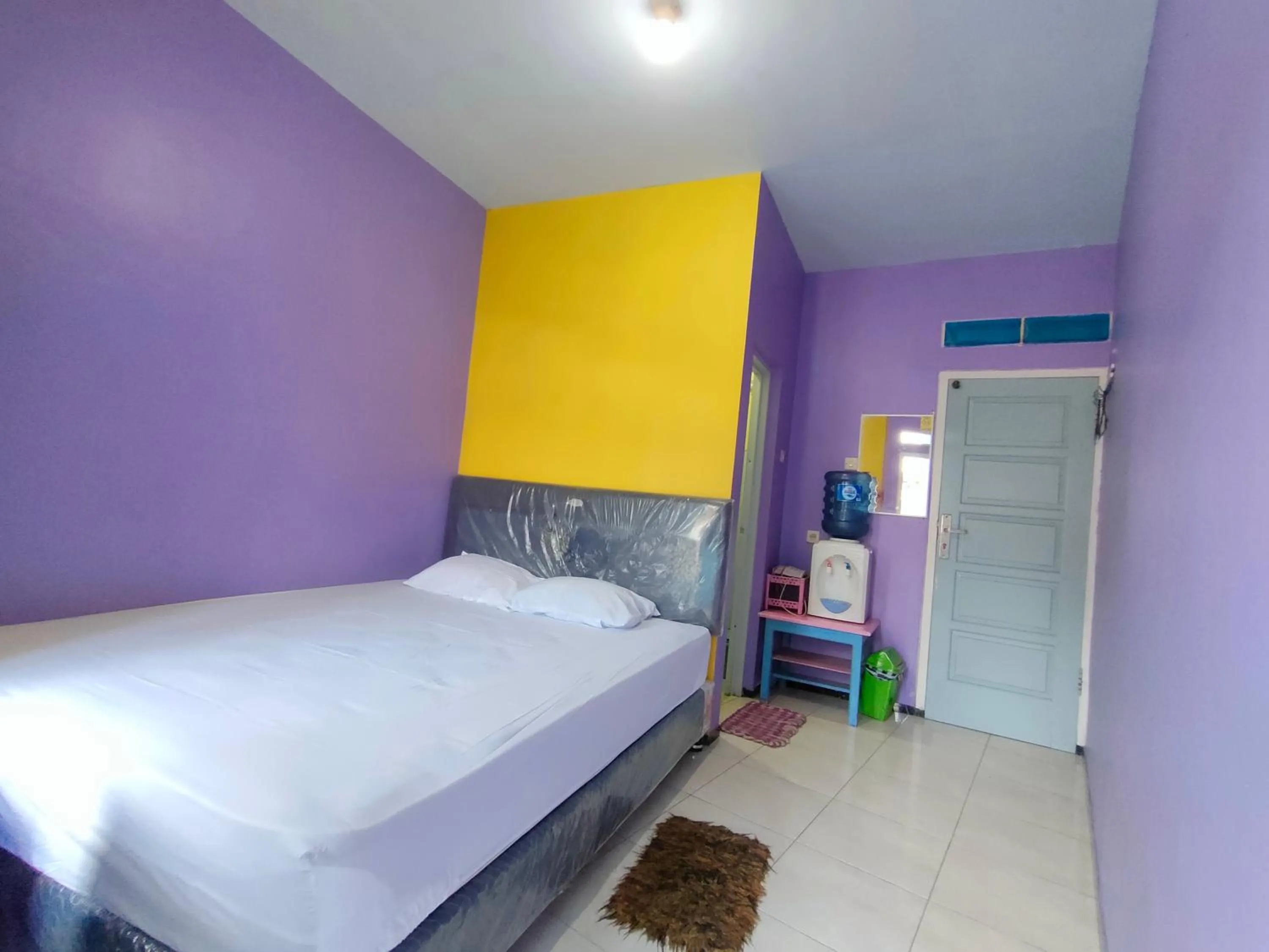 Standard Double Room with Fan in Blue Nineteen RedPartner