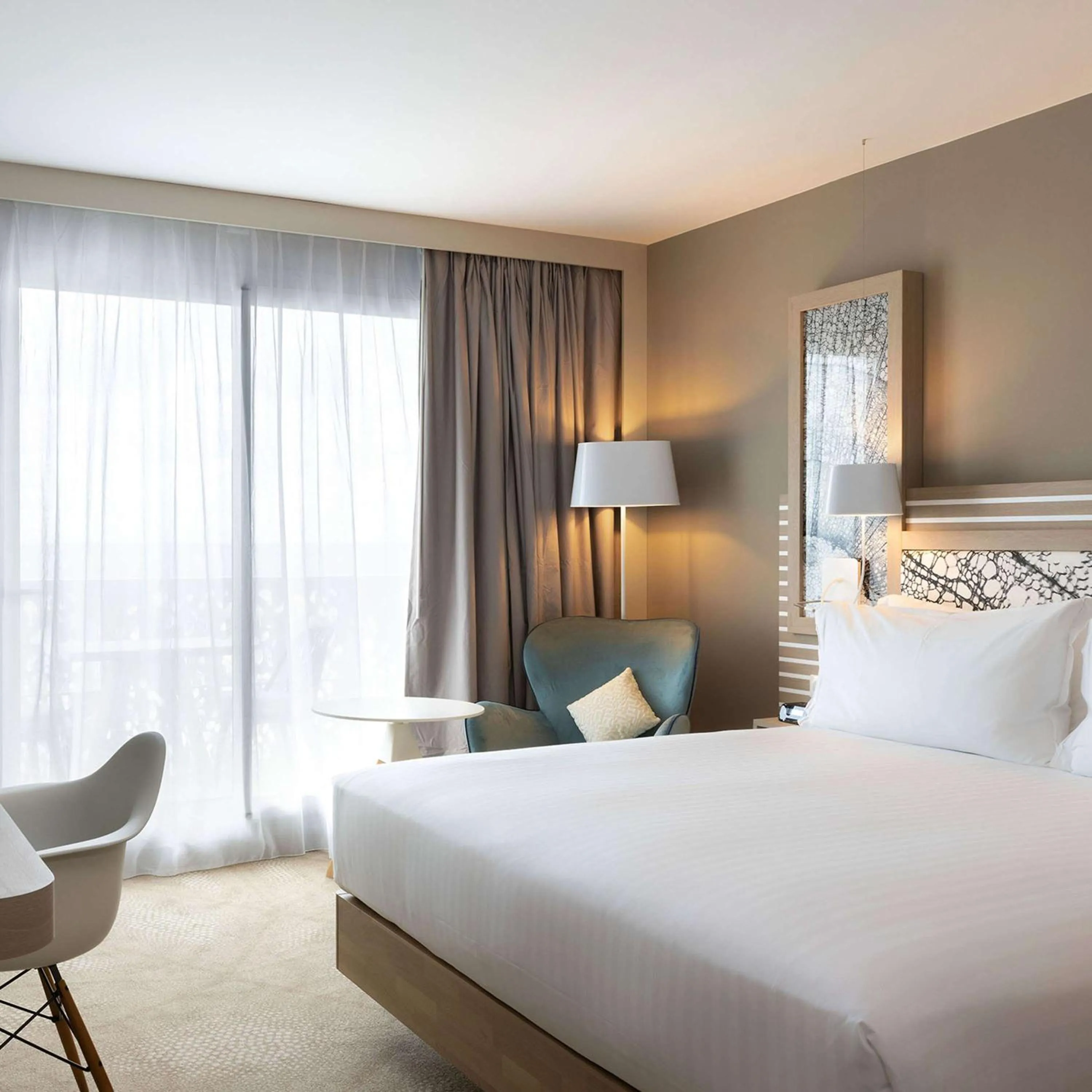 King Room with Balcony - Partial Sea View in Hilton Garden Inn Le Havre Centre