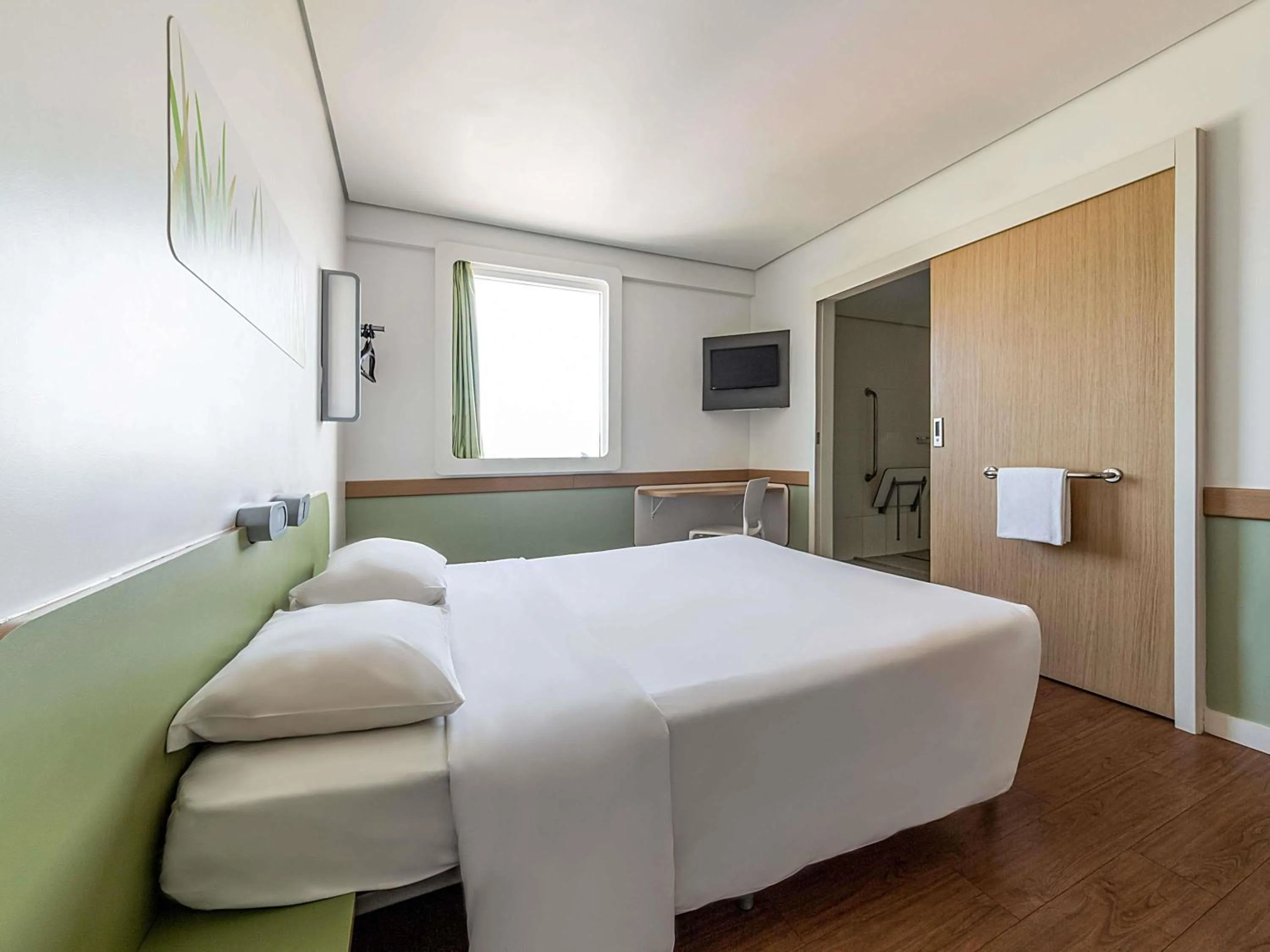 Accessible Room with Two Single Beds in ibis budget Belfast City Centre