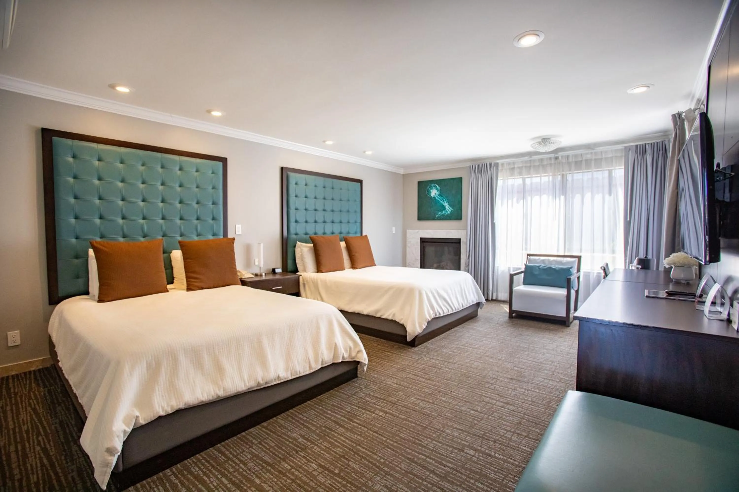 Queen Room with Two Queen Beds and Fireplace in Munras Inn