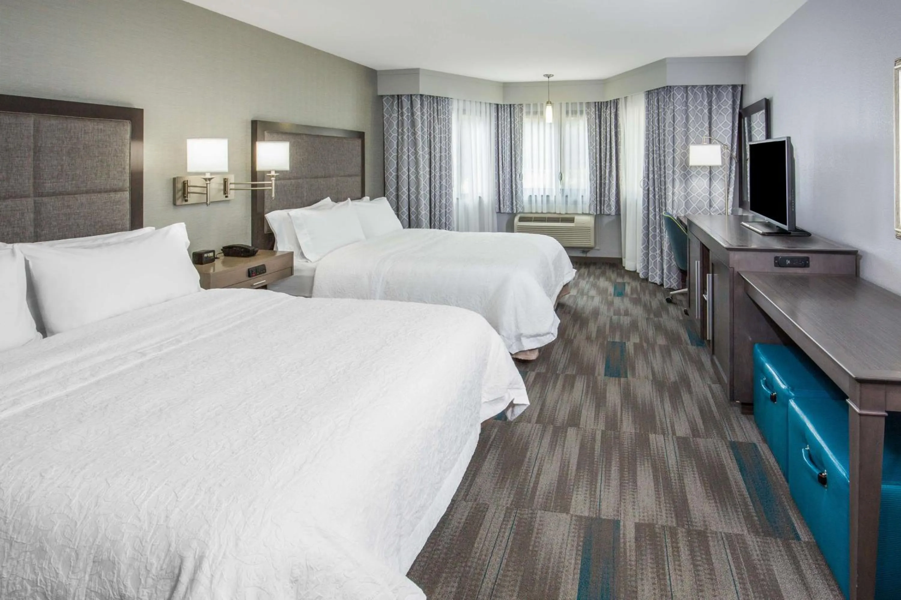 Queen Room with Two Queen Beds - Hearing Access/Non-Smoking in Hampton Inn Monterey