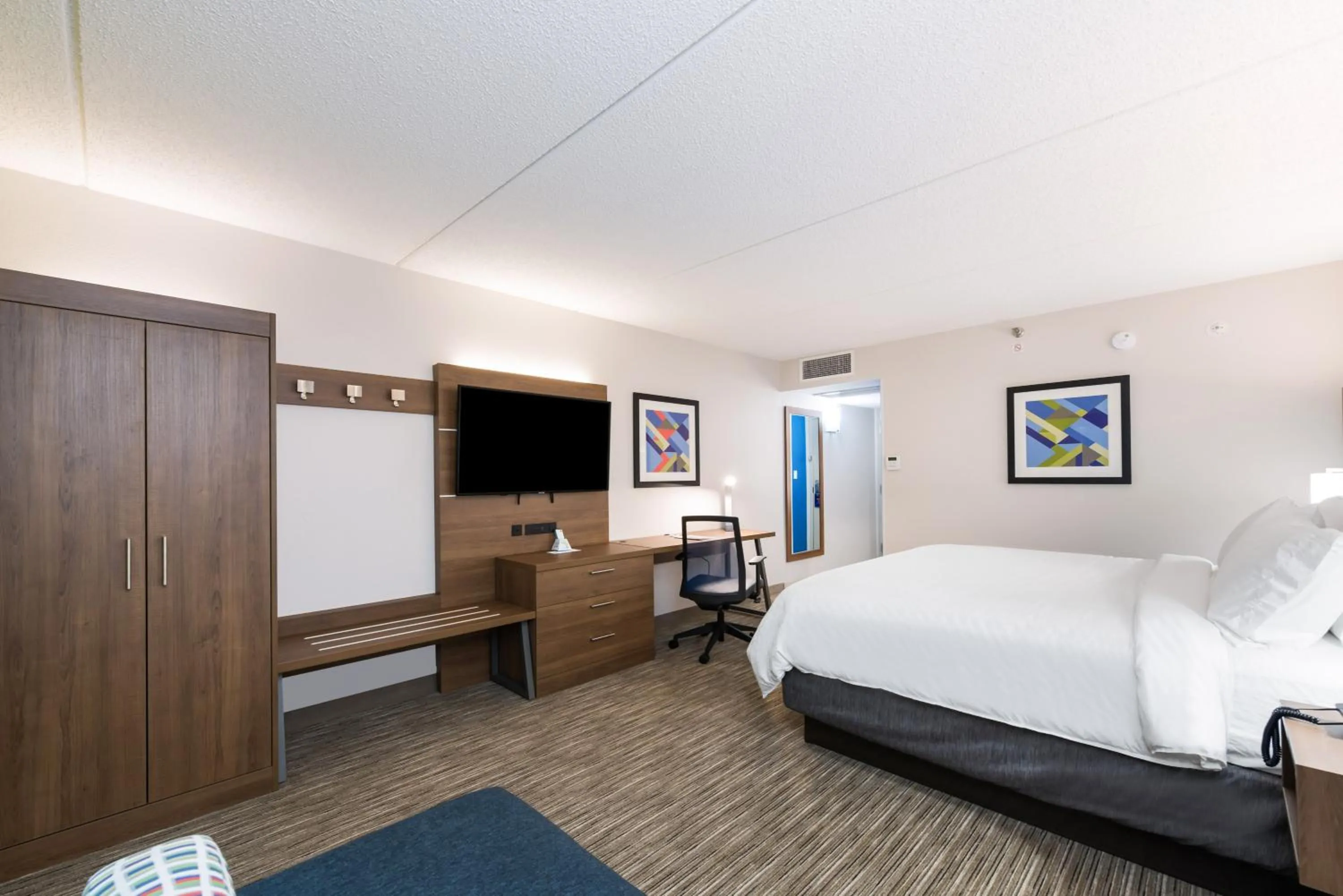 Standard Room in Holiday Inn Express Naperville by IHG