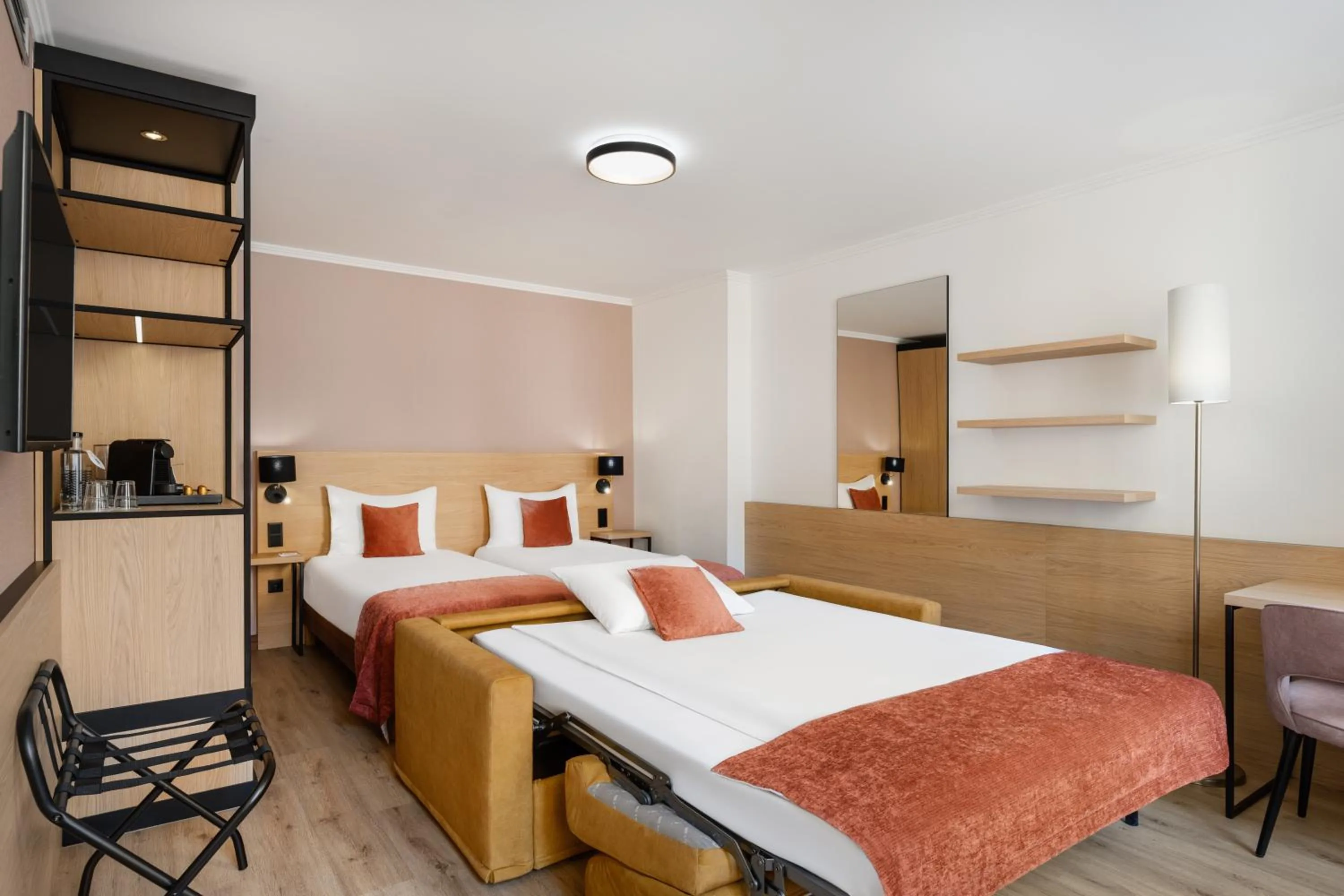 Comfort Triple Room in Hotel Bristol Budapest