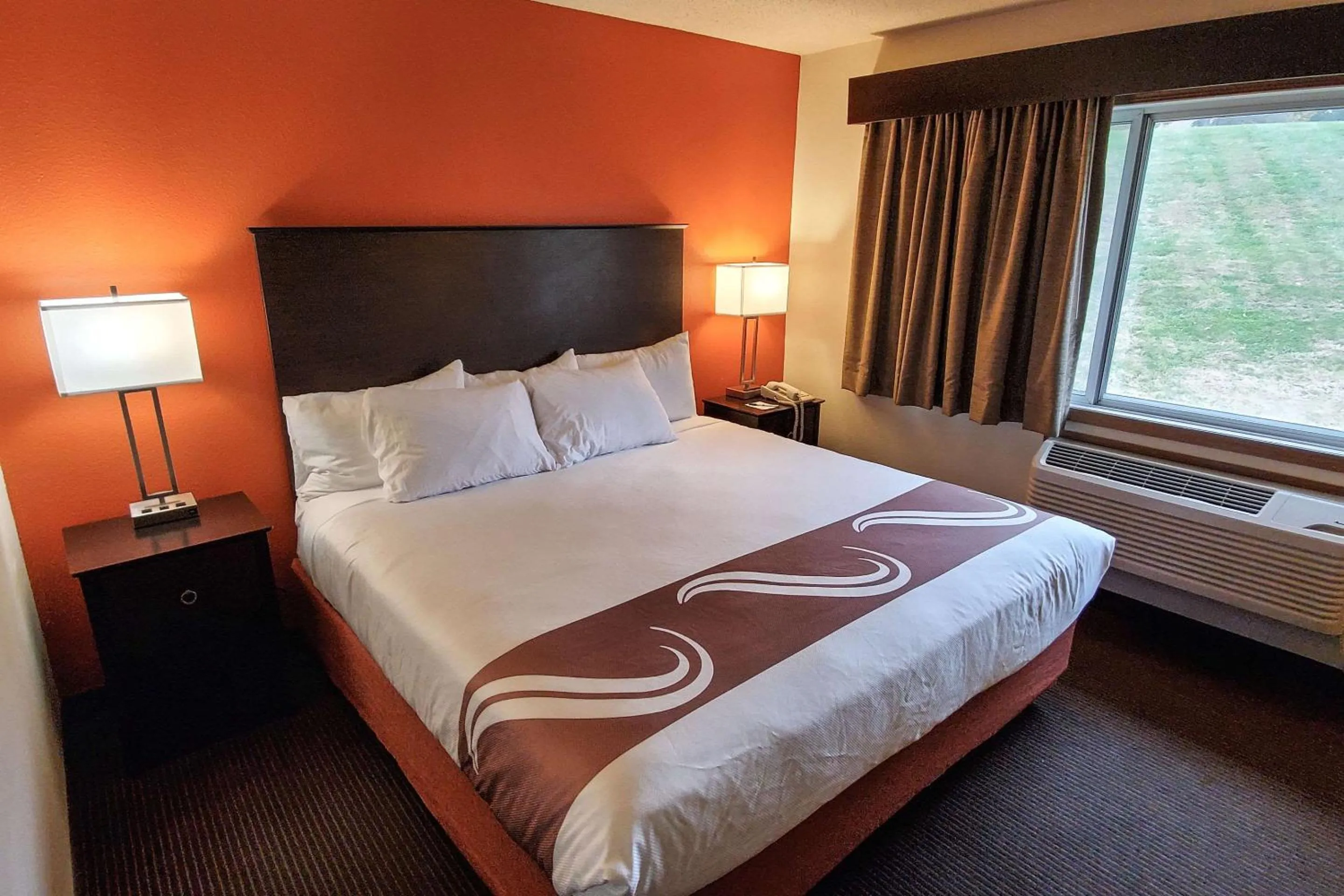 King Suite - Accessible/Non-Smoking in Quality Inn Atchison