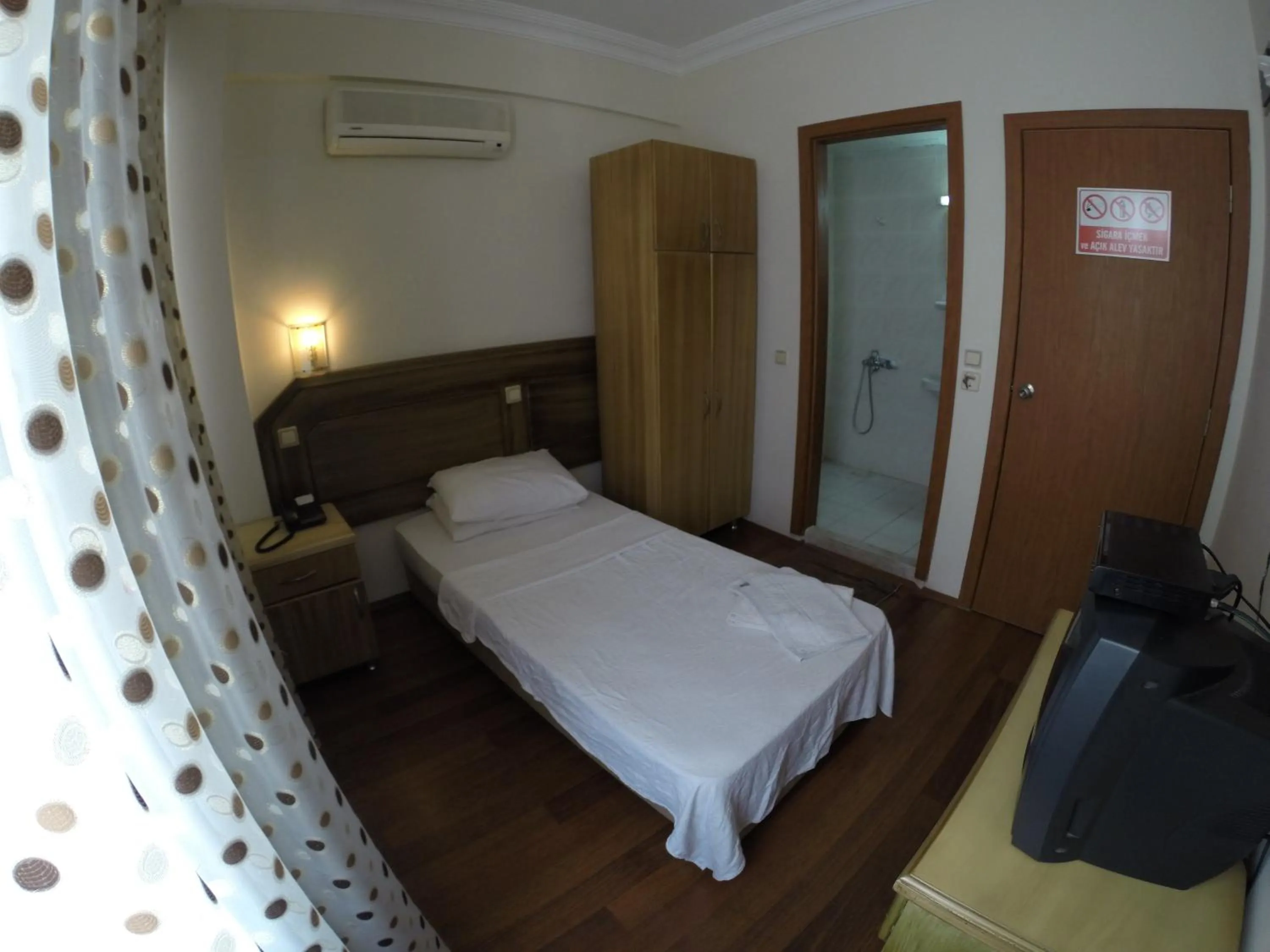 Budget Single Room with Balcony  in Hotel Berlin