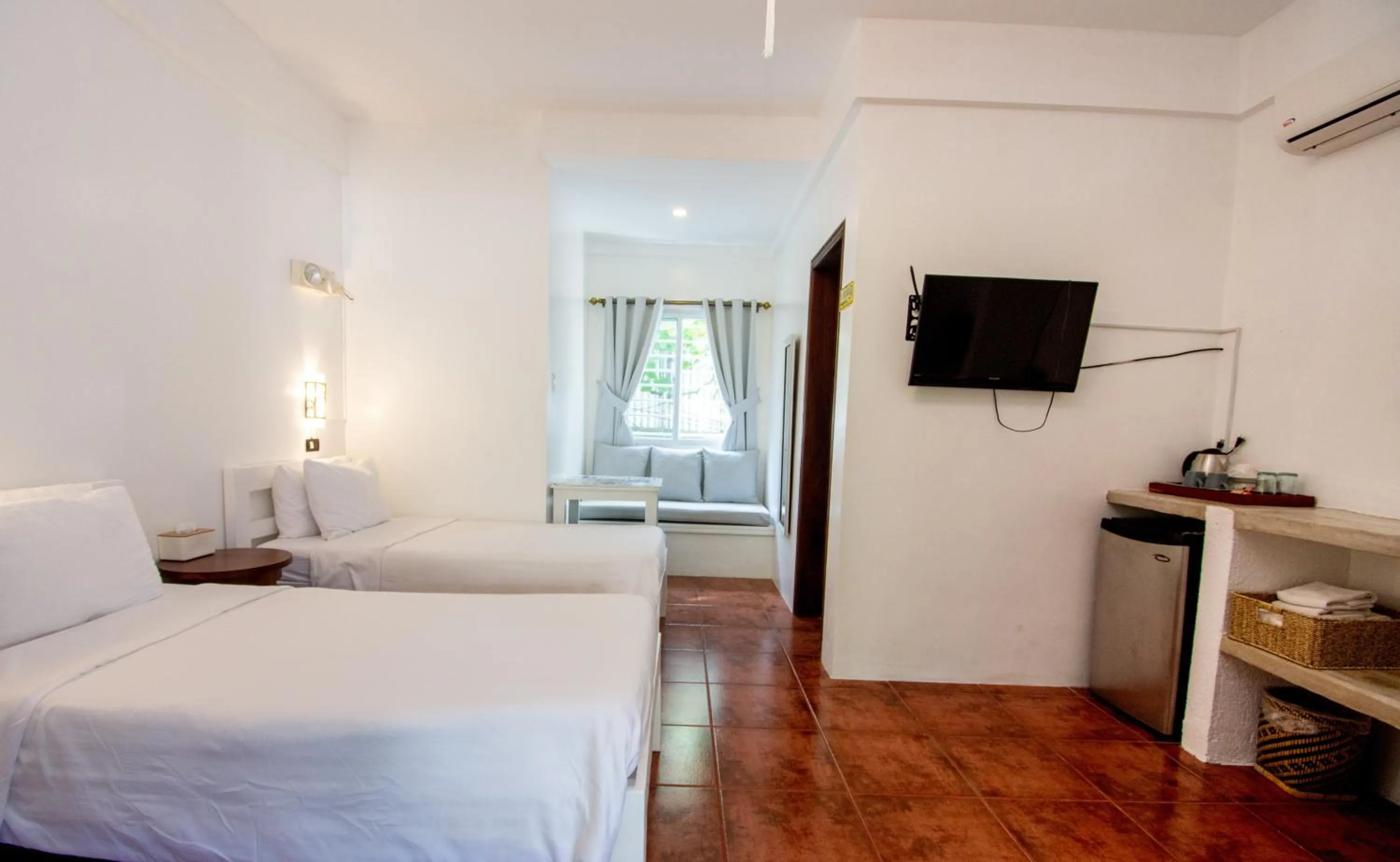 Standard Twin Room in Lanterna Hotel Boracay