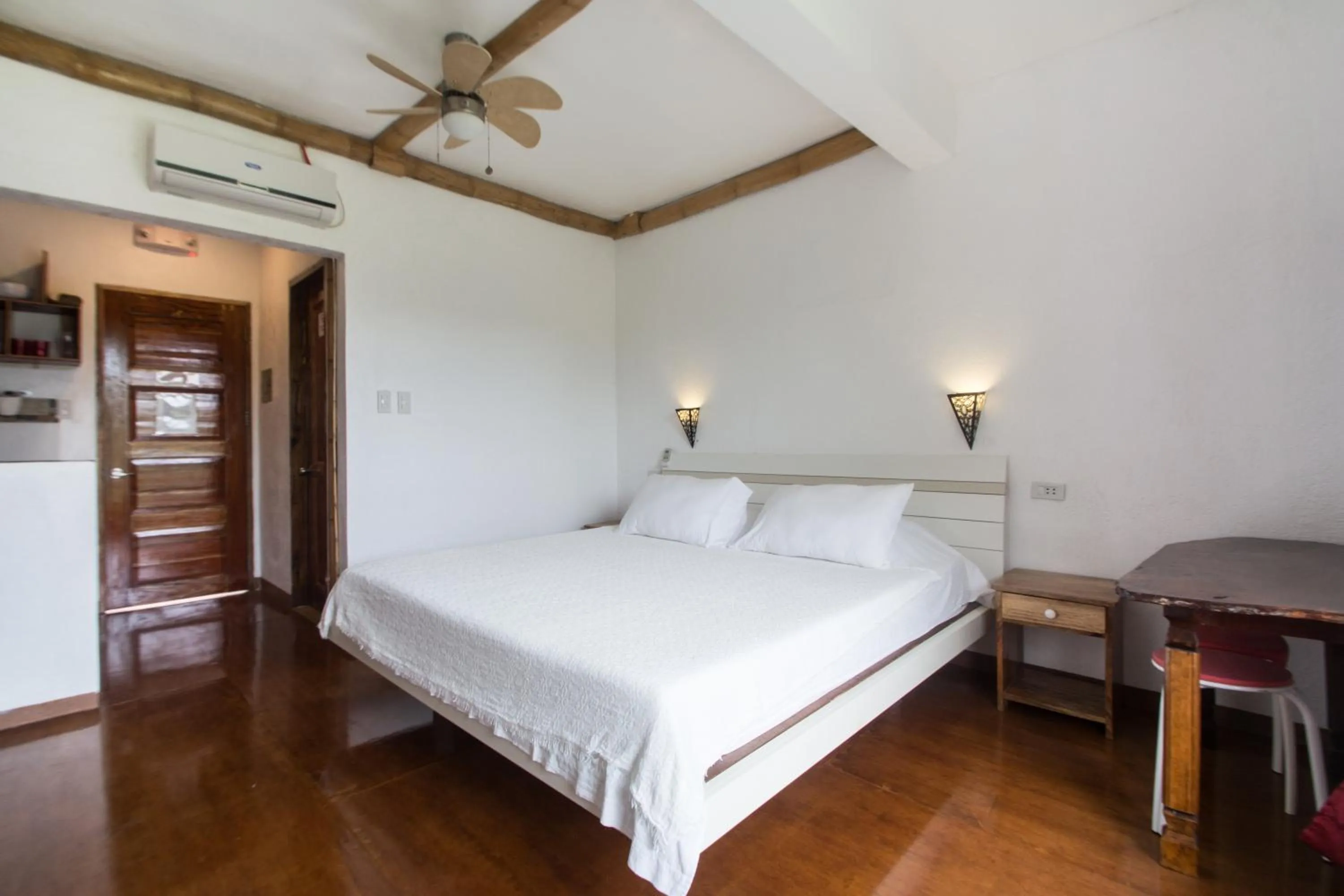 Studio with Balcony in Lanterna Hotel Boracay