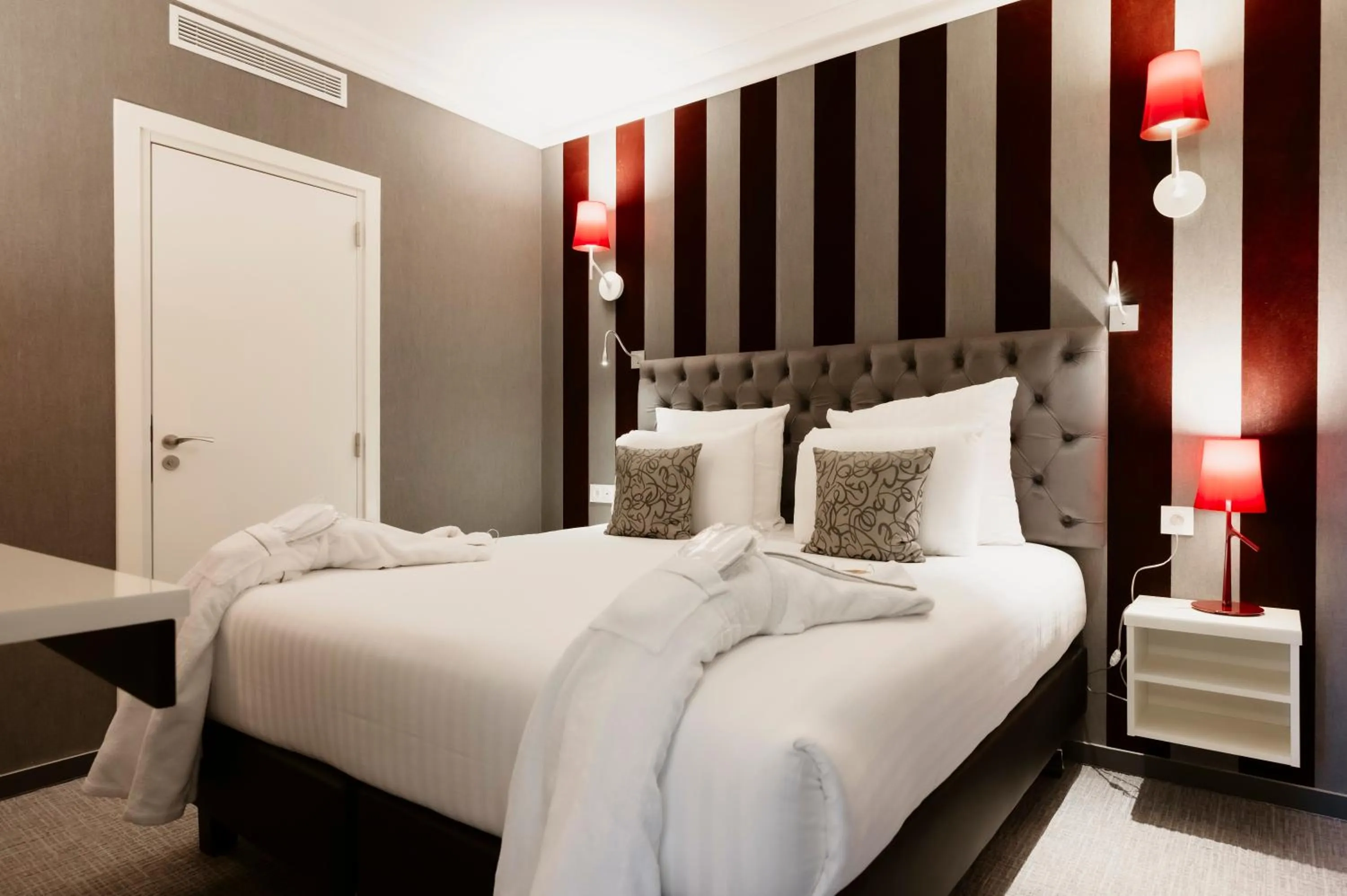 Suite with Spa Bath in Hotel Dali Val d'Europe, Tapestry Collection by Hilton