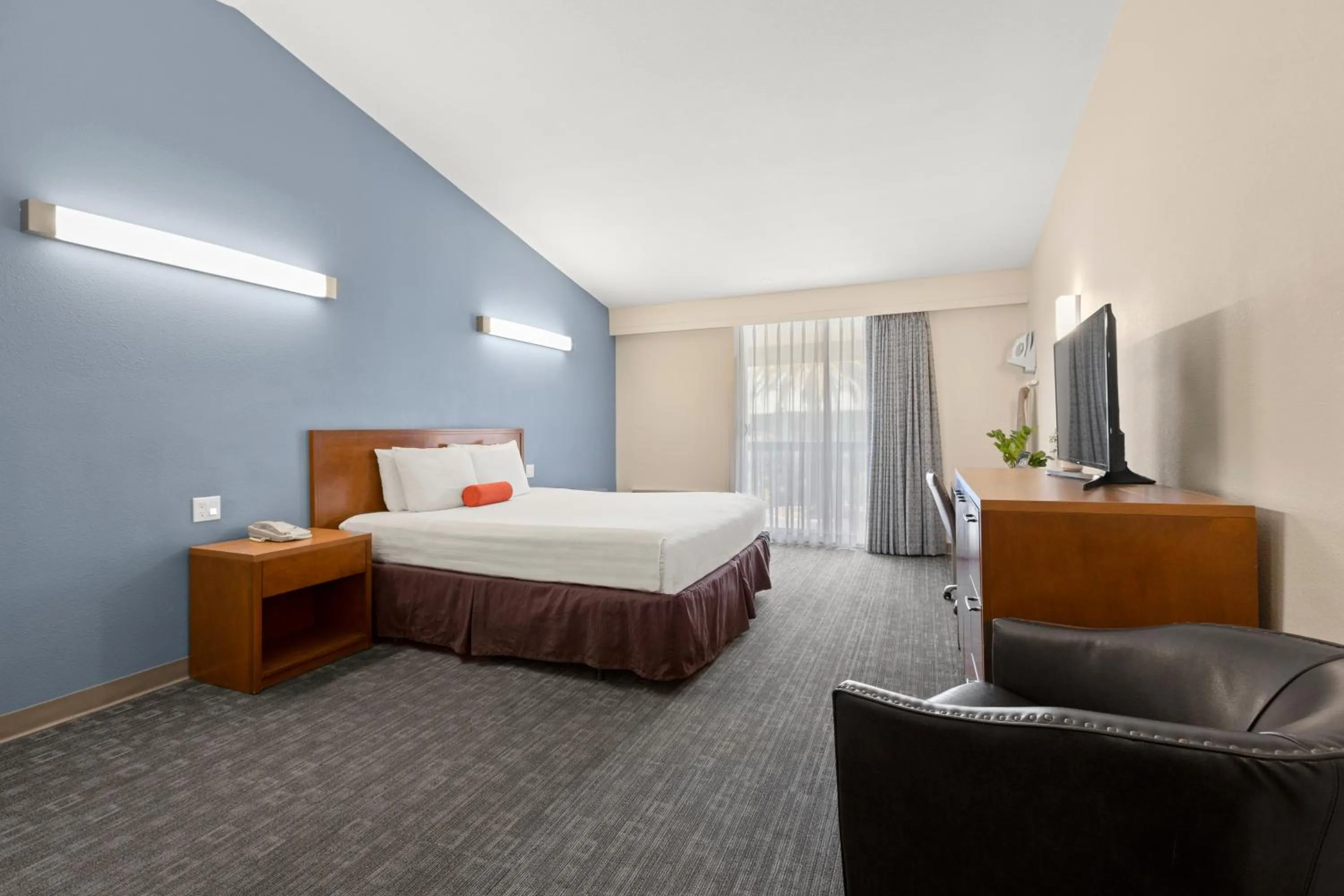 Deluxe King Room in Good Nite Inn Redwood City - San Francisco Airport